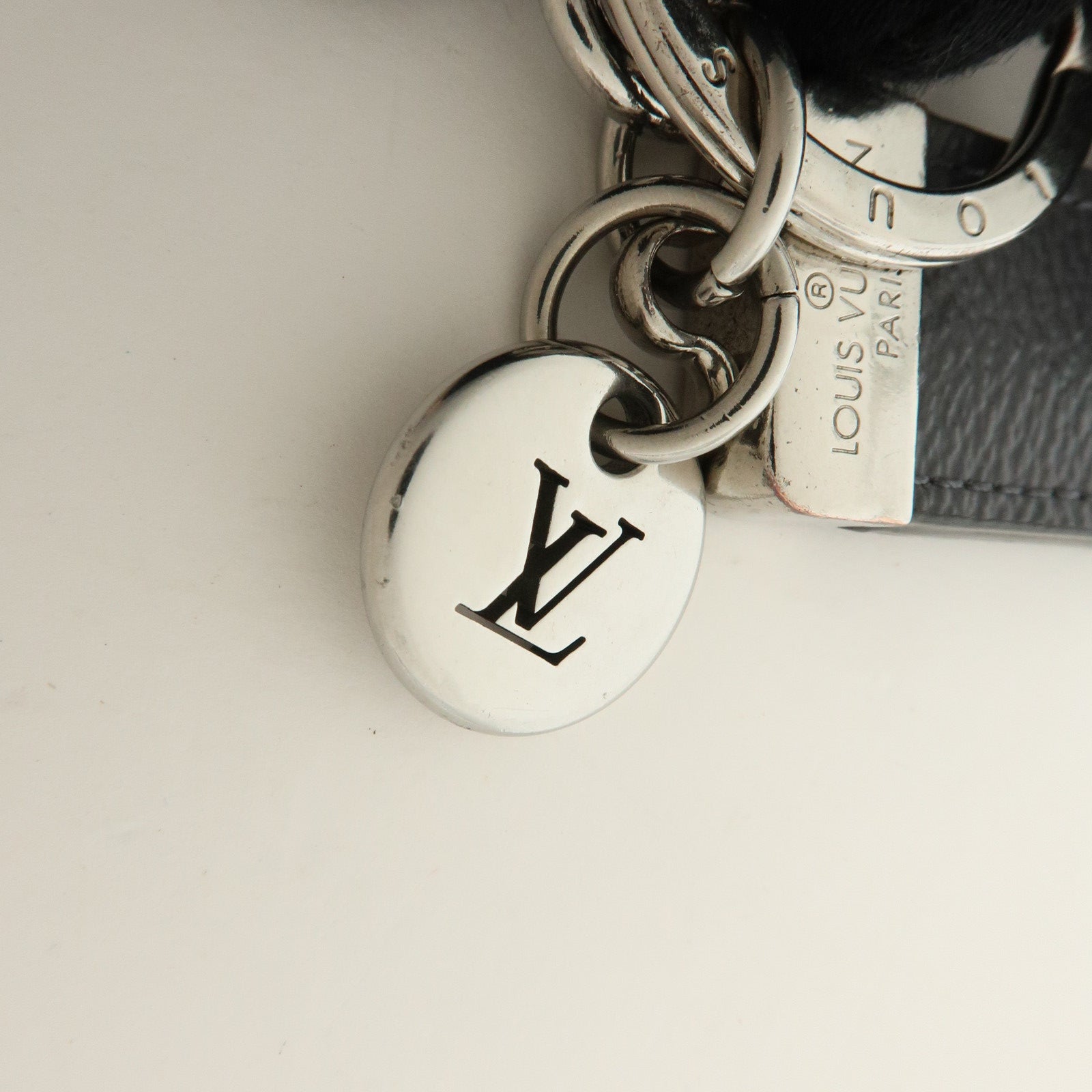 Louis Vuitton Monogram Eclipse Reverse Neo LV Club Bag Charm M01526