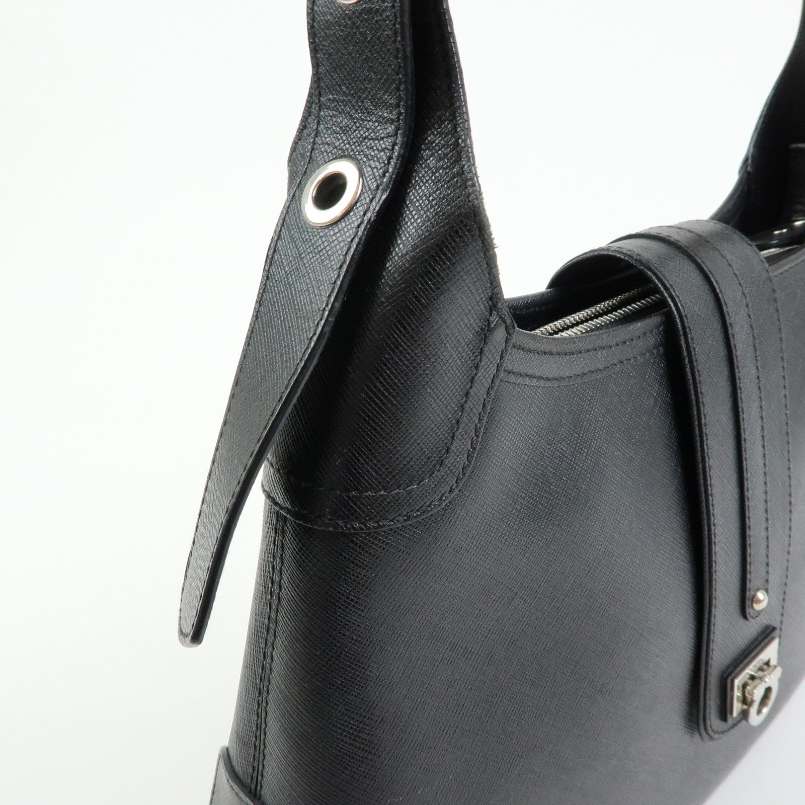 Ferragamo Gancini Leather Shoulder Bag Hand Bag Black