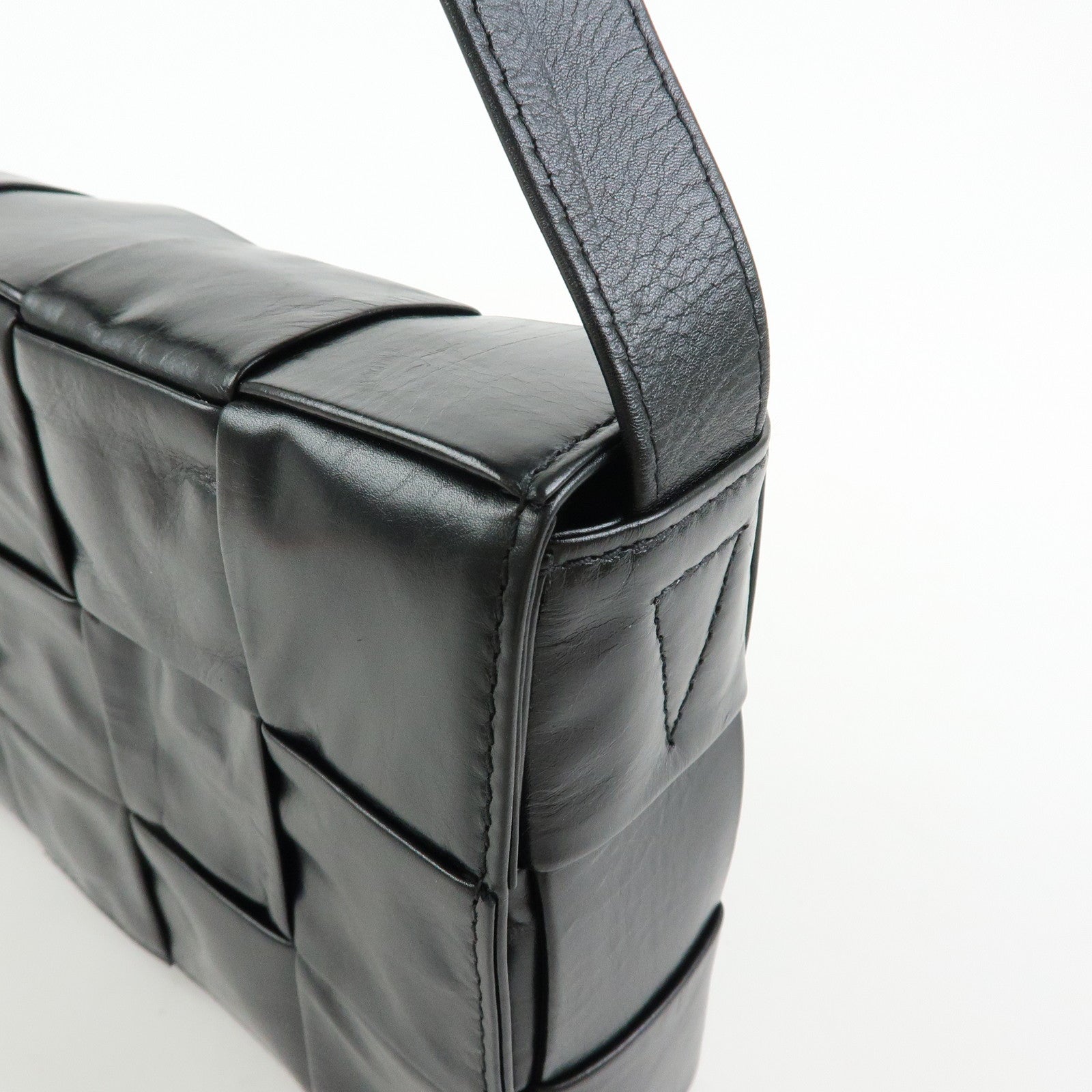 BOTTEGA VENETA Cassette Maxi Intrecciato Leather Shoulder Bag 578004