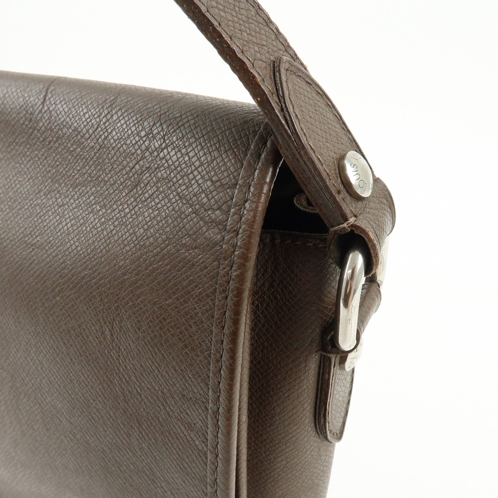 Louis Vuitton Taiga Andrei Shoulder Bag Crossbody Bag Grisly M32488