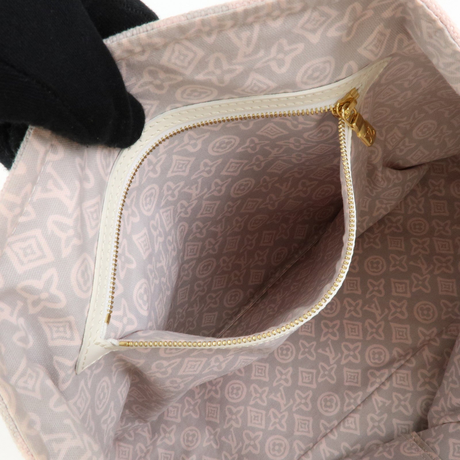 Louis Vuitton Cruise Line Tishenne PM Tote Bag Rose Pink MB1098