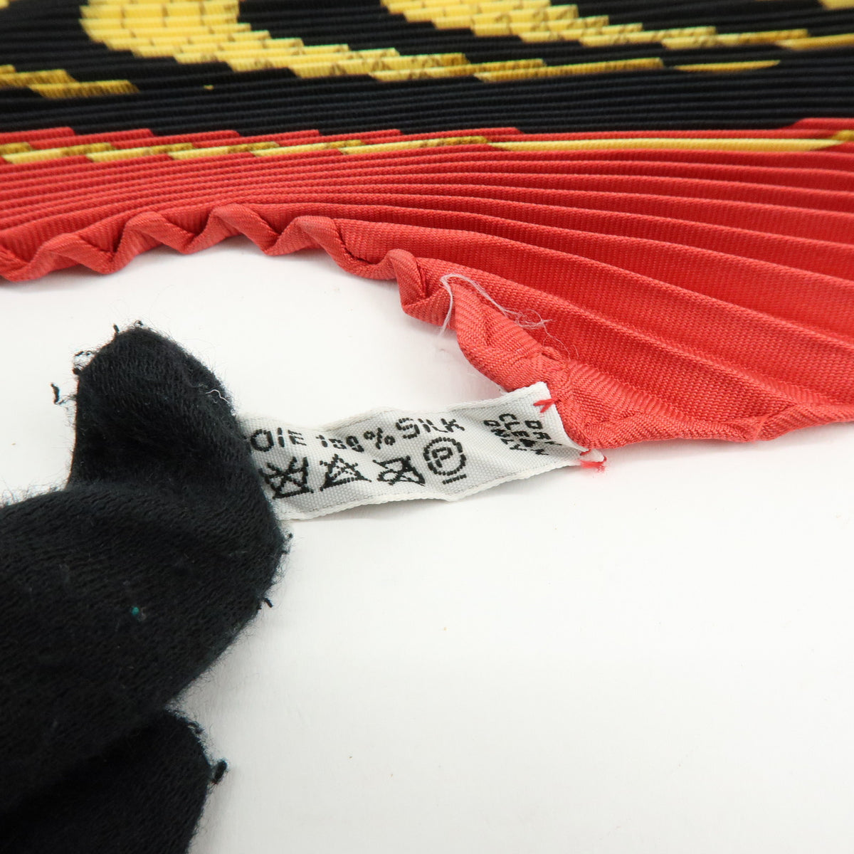 HERMES Pleated Carre 90 Silk 100% Scarf Tigre Royal Black Red Gold