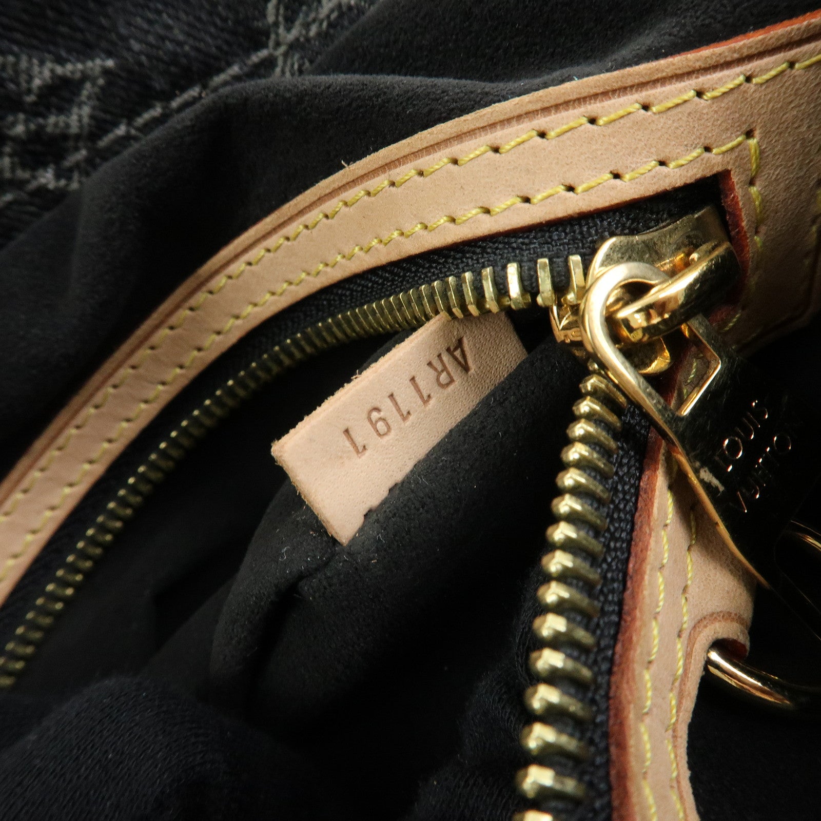 Louis Vuitton Monogram Denim Daily PM Leather Shoulder Bag Noir M40494