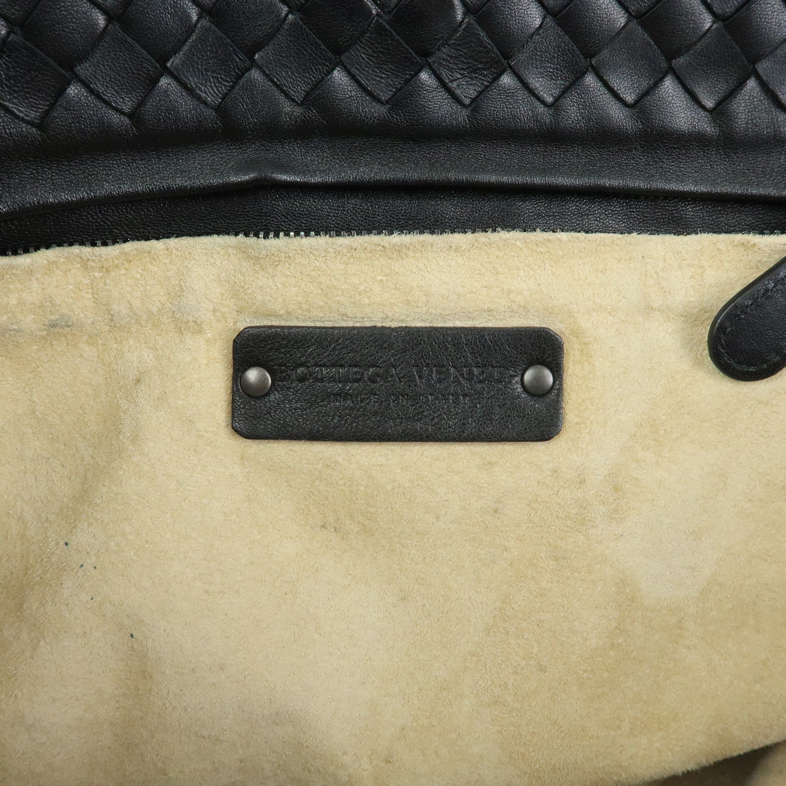 BOTTEGA VENETA Intrecciato Medium Garda Leather Hand Bag Black 179320