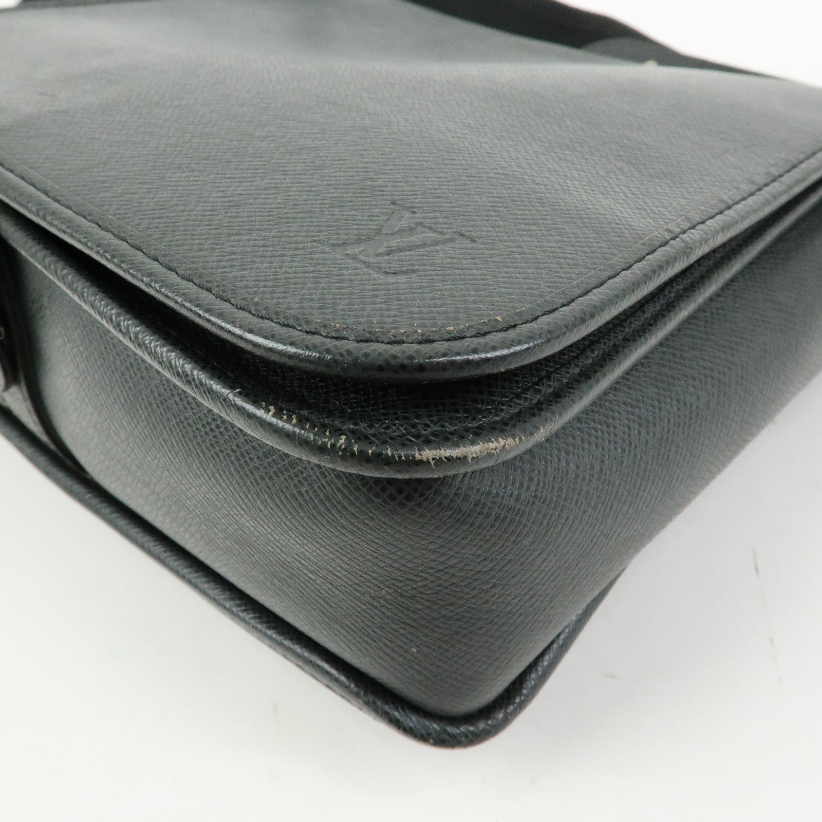 Louis Vuitton Taiga Andrei Leather Shoulder Bag Ardoise M32482