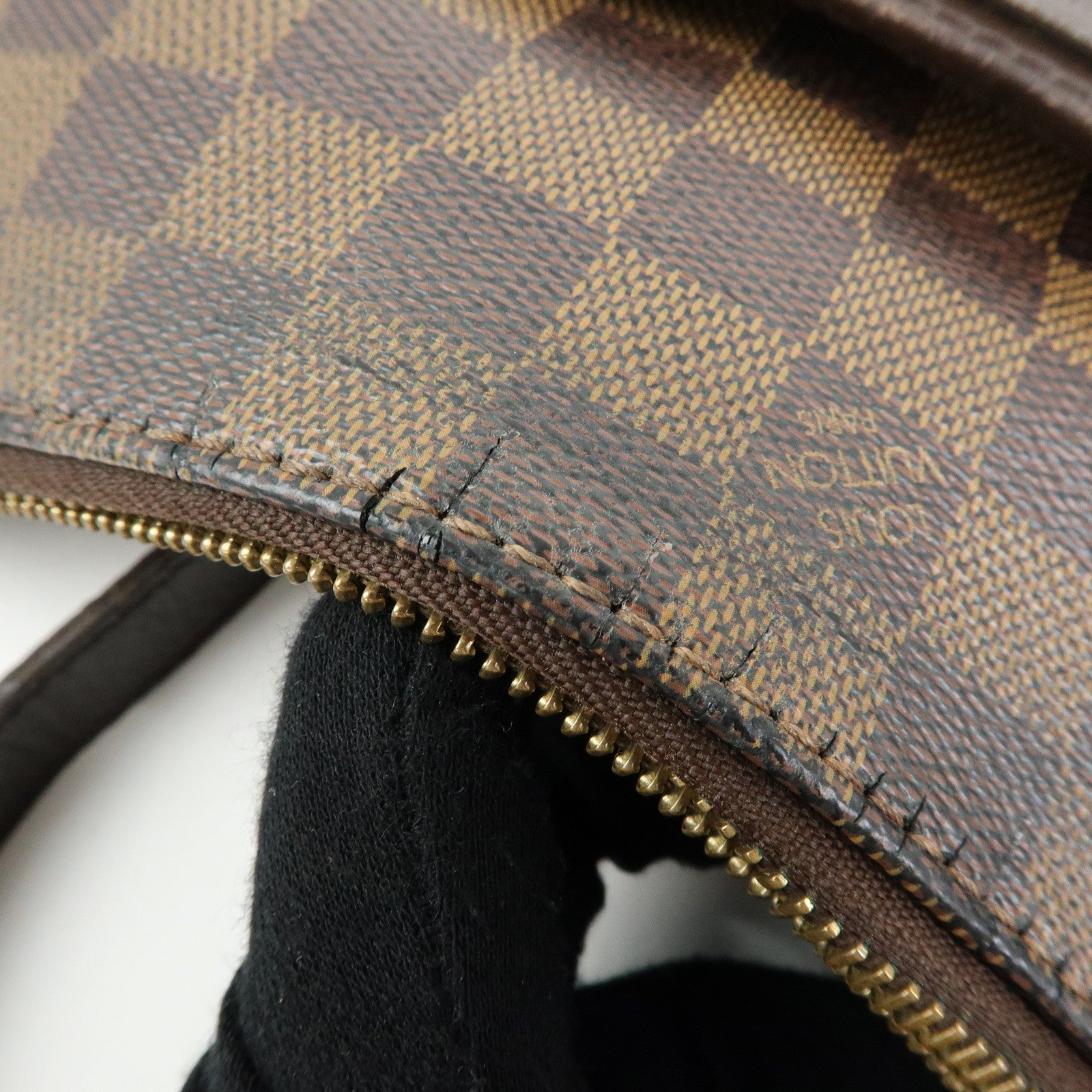 Louis Vuitton Damier Bloomsbury GM Shoulder Crossbody Bag N42250