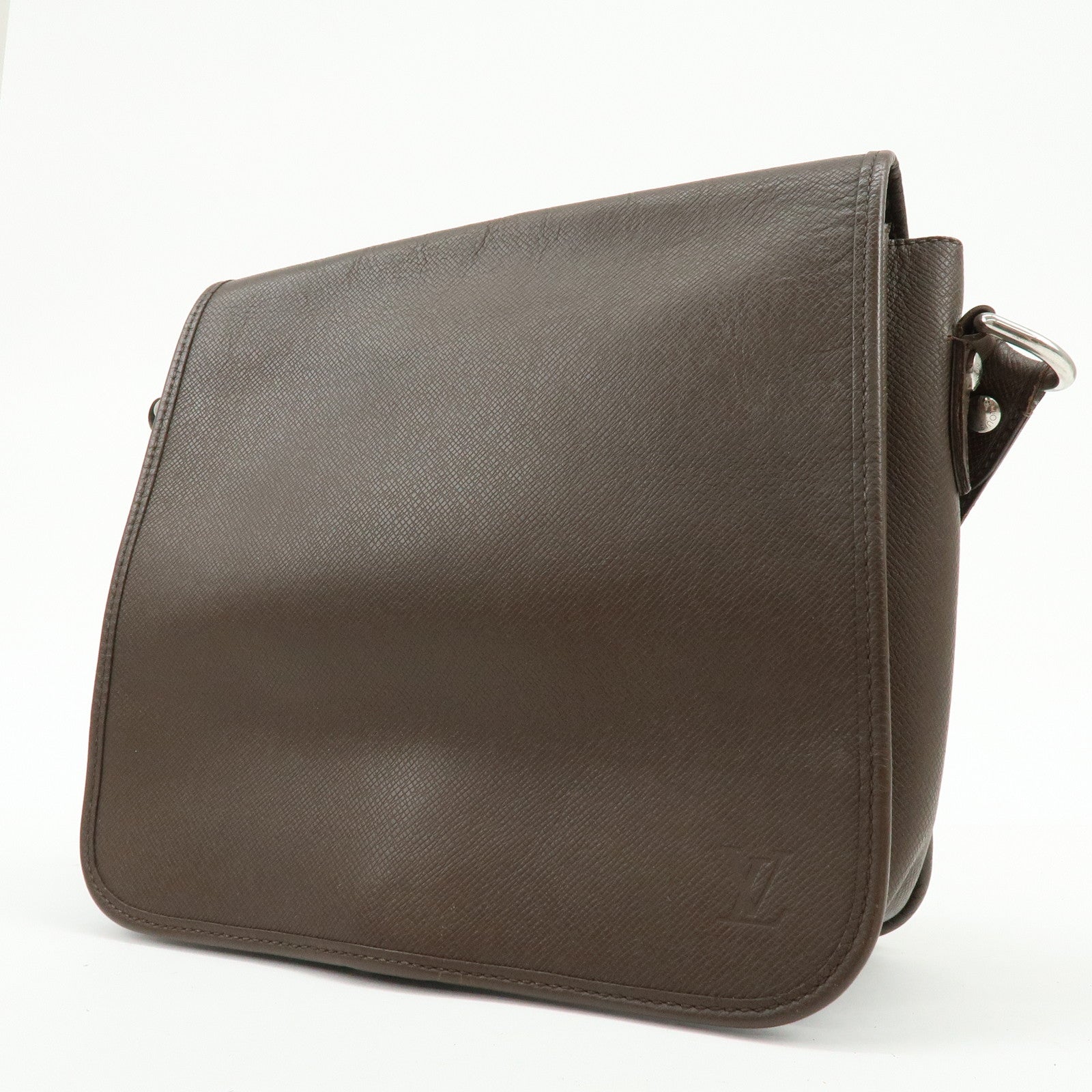 Louis Vuitton Taiga Andrei Shoulder Bag Crossbody Bag Grisly M32488