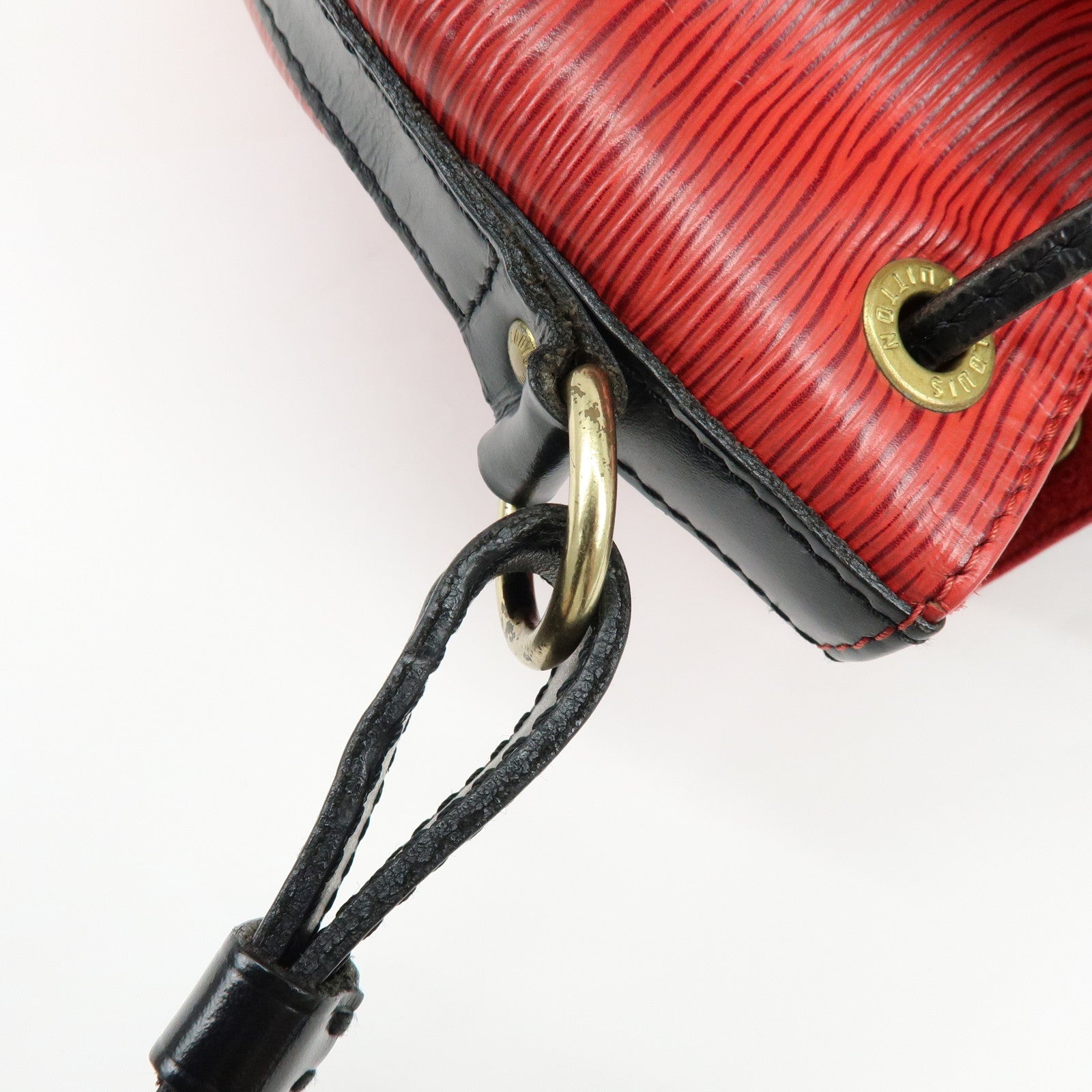 Louis Vuitton Epi Petit Noe Shoulder Bag Noir Castilian Red M44172