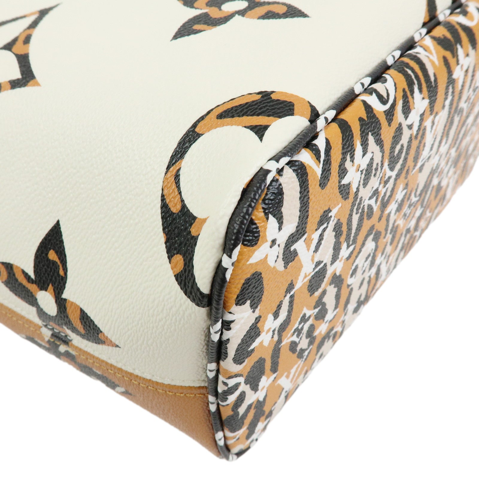VUITTONバッグ Louis Vuitton Monogram Jungle Neverfull MM Canvas Tote Bag M44716