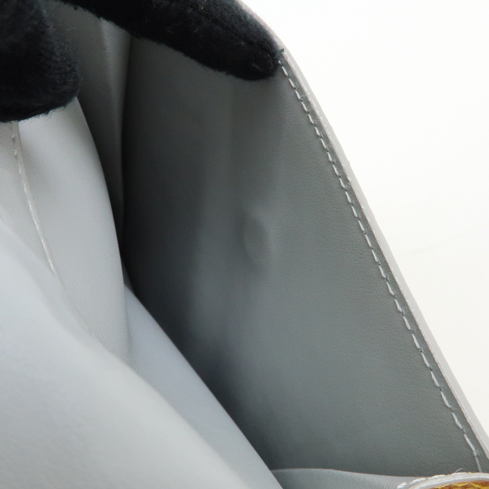 Louis Vuitton Monogram Vernis Leather Mott Shoulder Bag Gris M91030