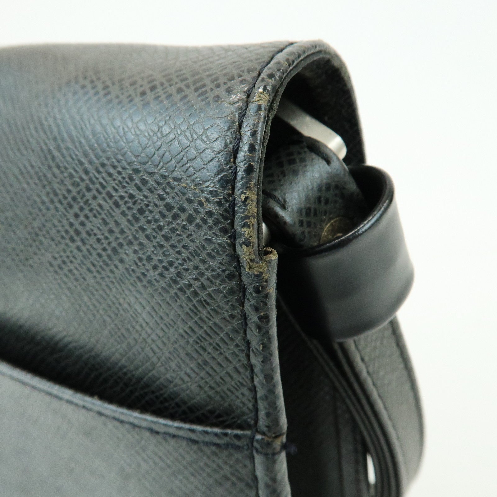 Louis Vuitton Taiga Leather Selenga Clutch Bag Ardoise M30782