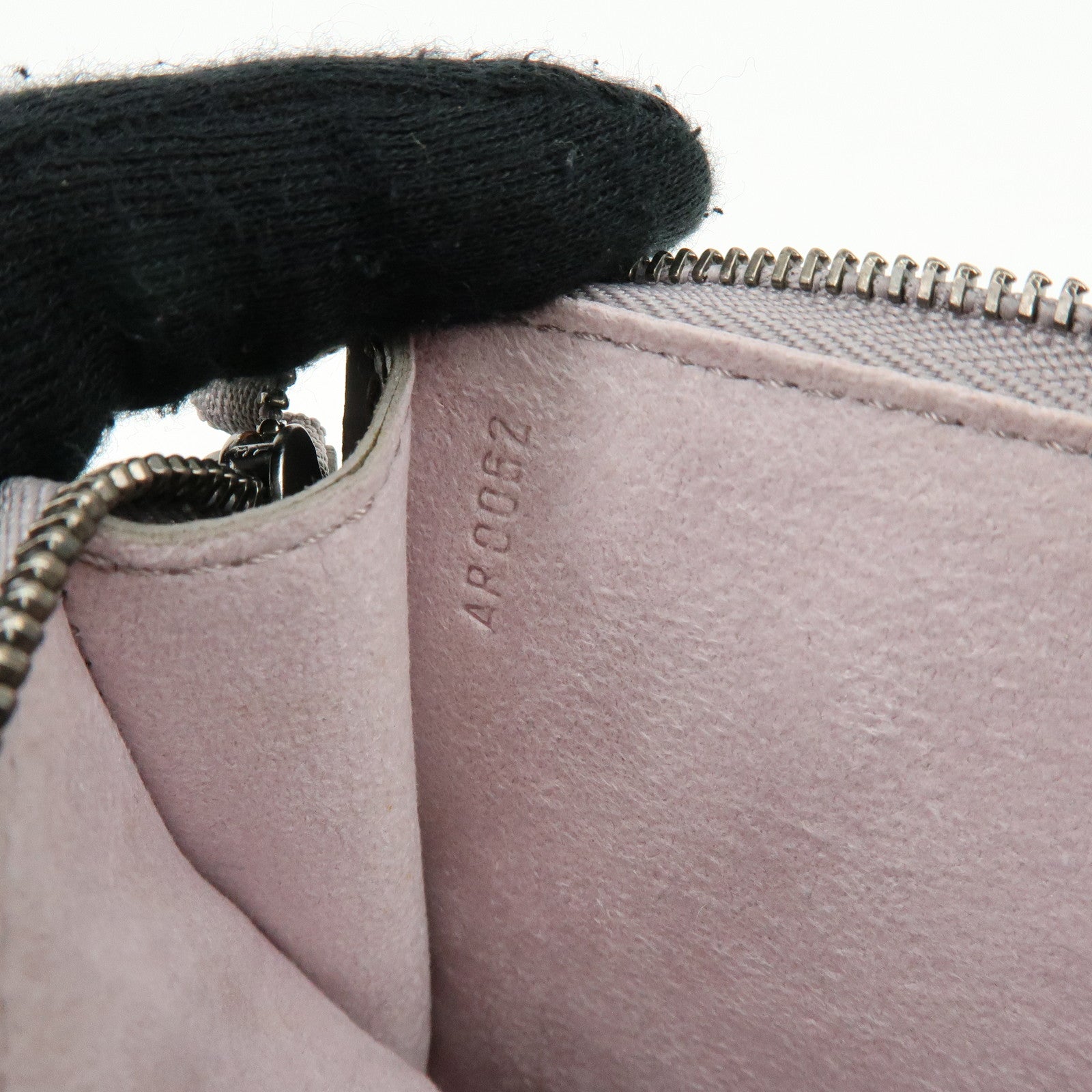 Louis Vuitton Epi Leather Pochette Accessoires  Pouch Lilac M5294B