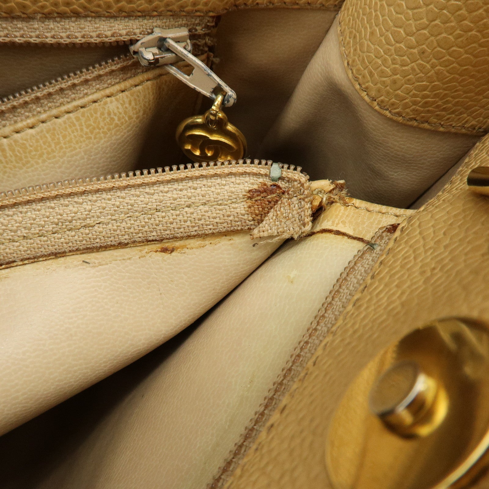 CHANEL Matelasse Caviarskin Shoulder Bag Hand Bag Beige