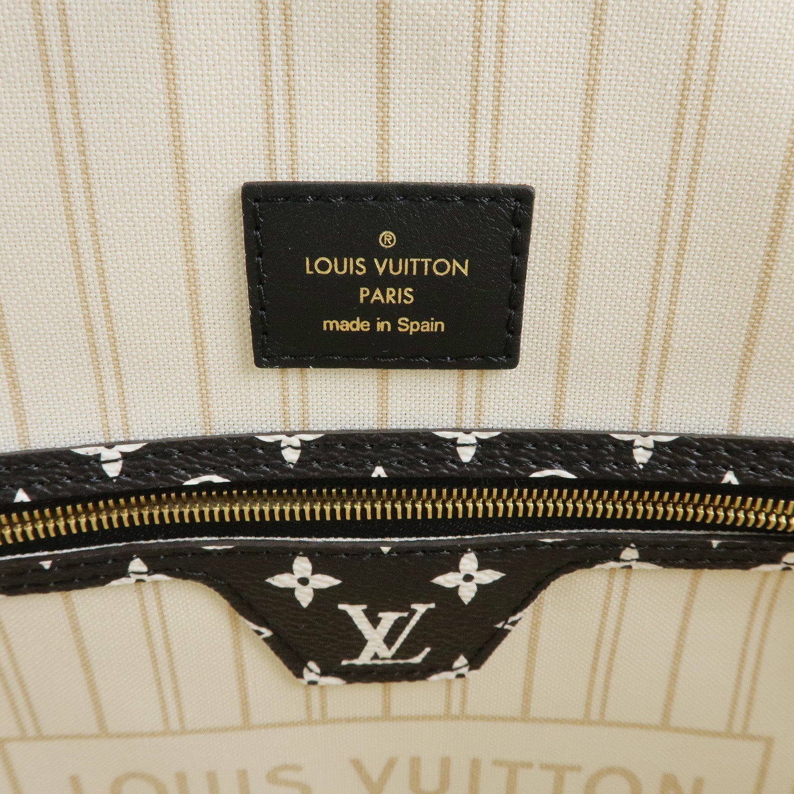 Louis Vuitton Monogram Jungle Neverfull MM Canvas Tote Bag M44716