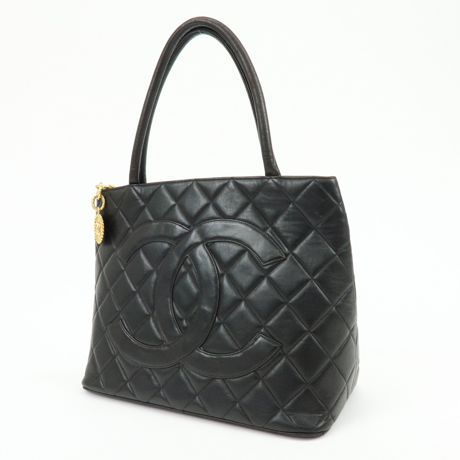 CHANELMatelasse COCO Mark Lambskin Medallion Tote Bag Black A01804