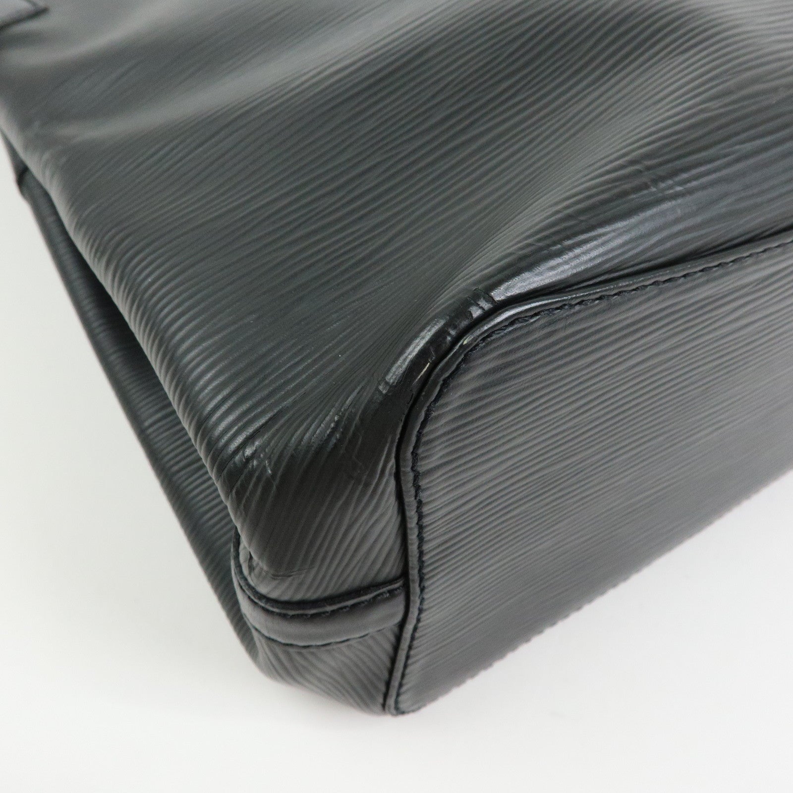 Louis Vuitton Epi Mandala MM Shoulder Bag Noir Black M58892