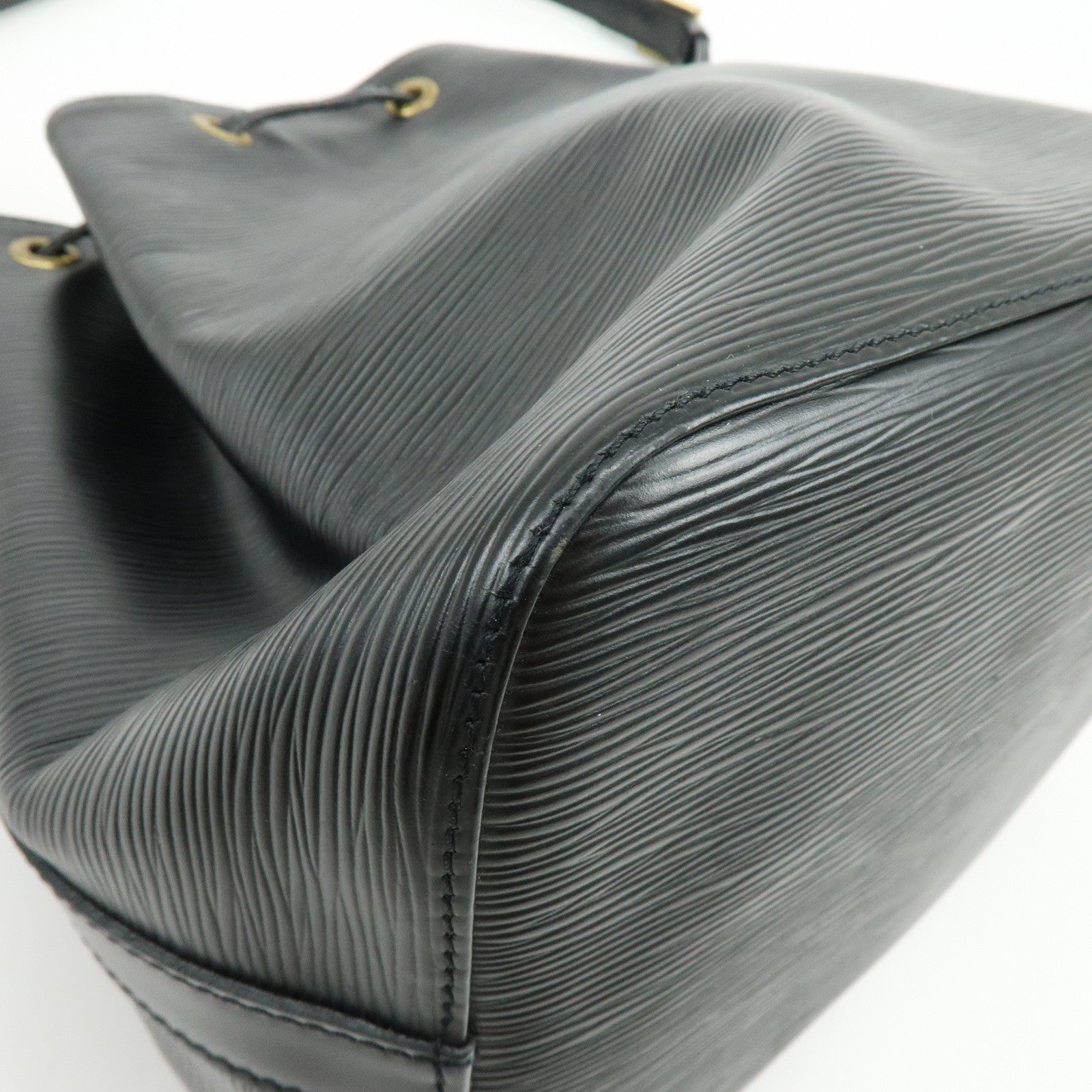 Louis Vuitton Epi Petit Noe Shoulder Bag Noir Black M44102