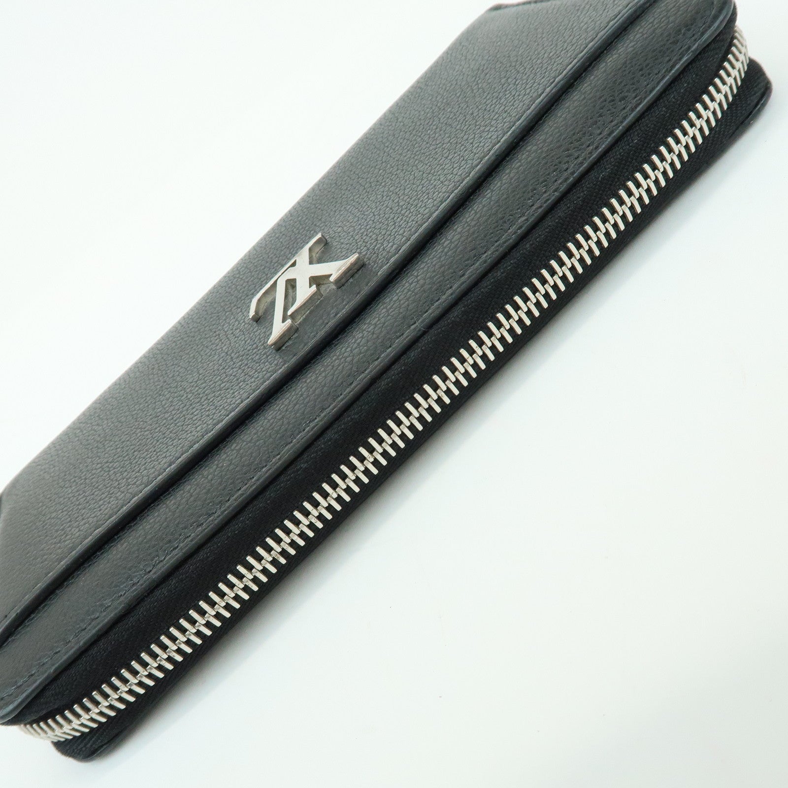 Louis Vuitton Leather Lockme Round Zippy Long Wallet Noir M62622