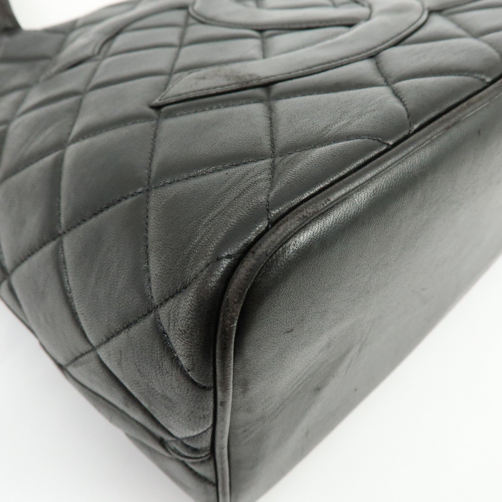 CHANELMatelasse COCO Mark Lambskin Medallion Tote Bag Black A01804