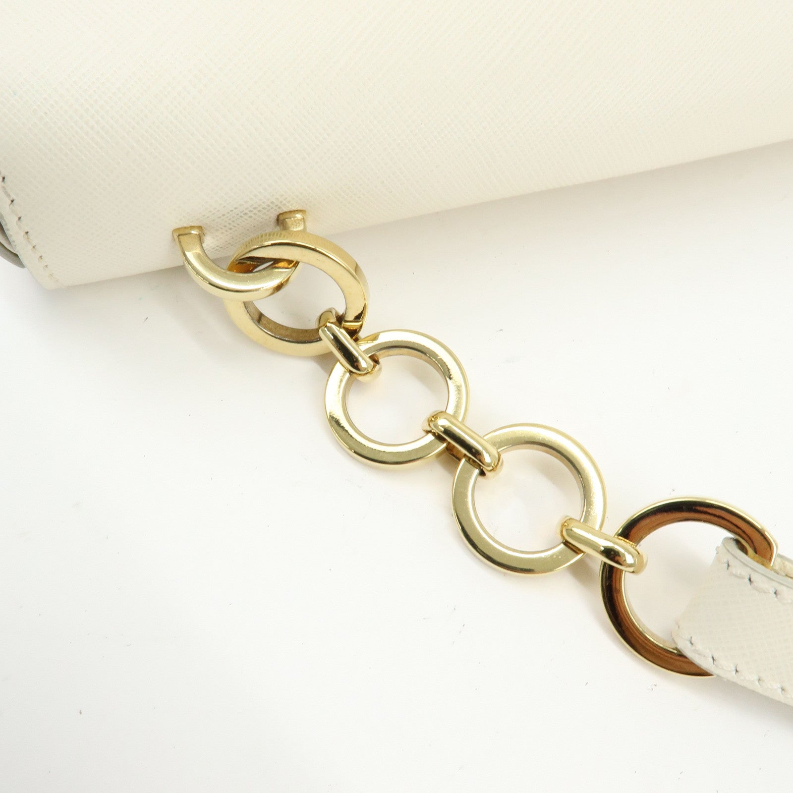 Ferragamo Gancini Leather Chain Shoulder Bag Hand Bag Ivory