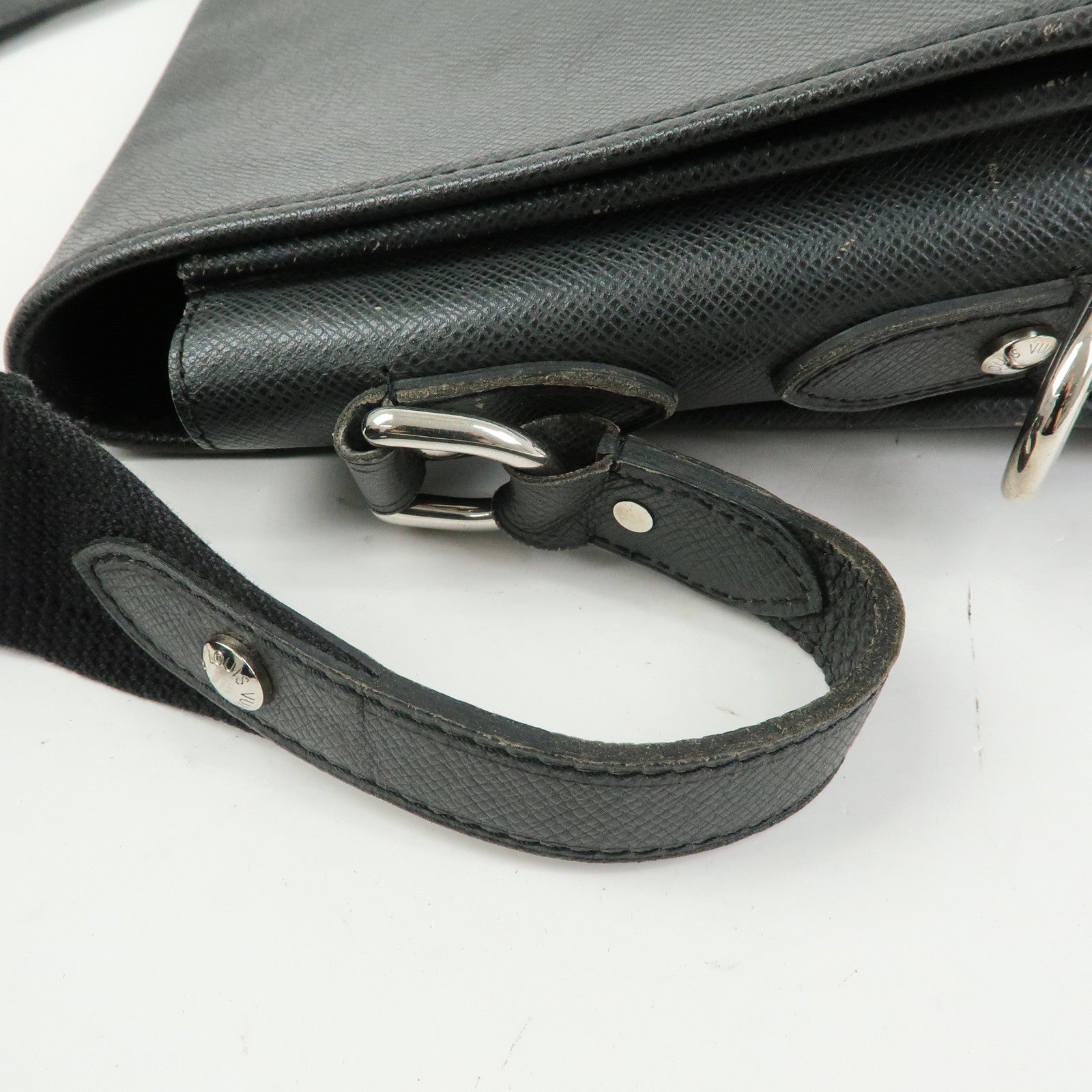 Louis Vuitton Taiga Andrei Leather Shoulder Bag Ardoise M32482