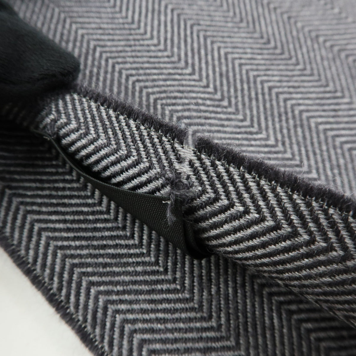 GUCCI Historia Wool 100% Scarf Crest Herringbone Gray