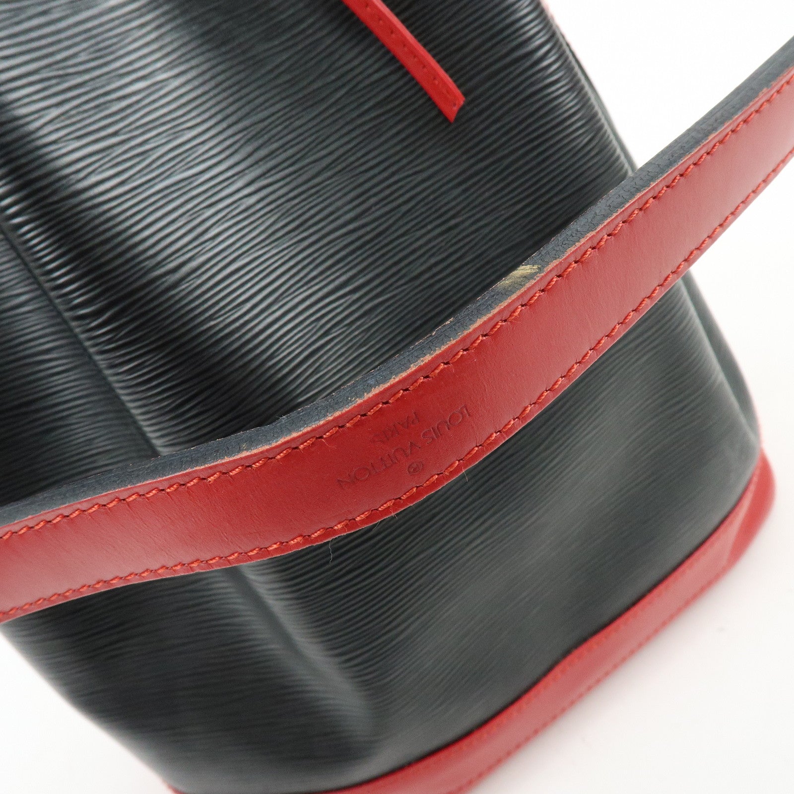 Louis Vuitton Epi Noe Leather Shoulder Bag Noir Castilian Red M44017