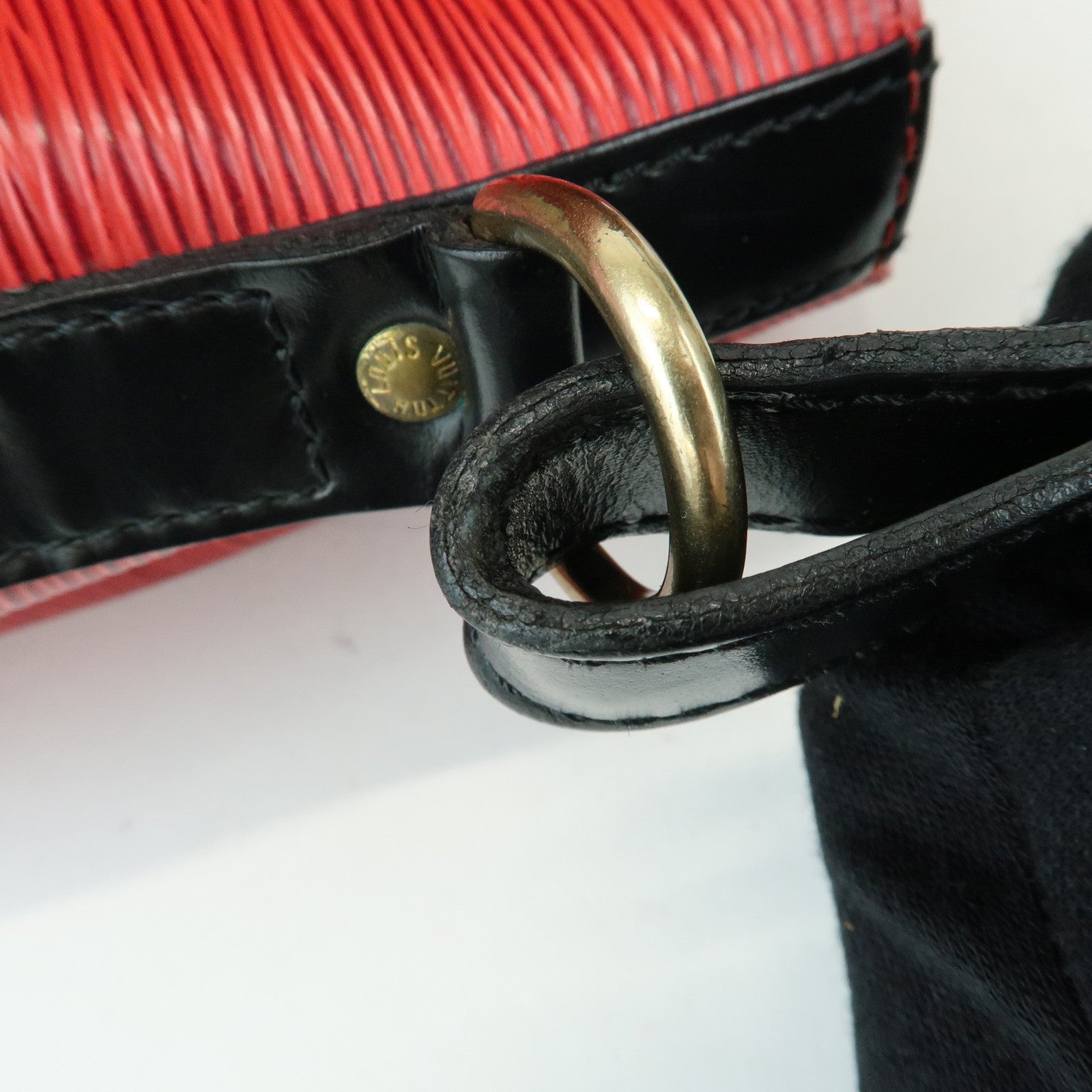Louis Vuitton Epi Petit Noe Shoulder Bag Noir Castilian Red M44172