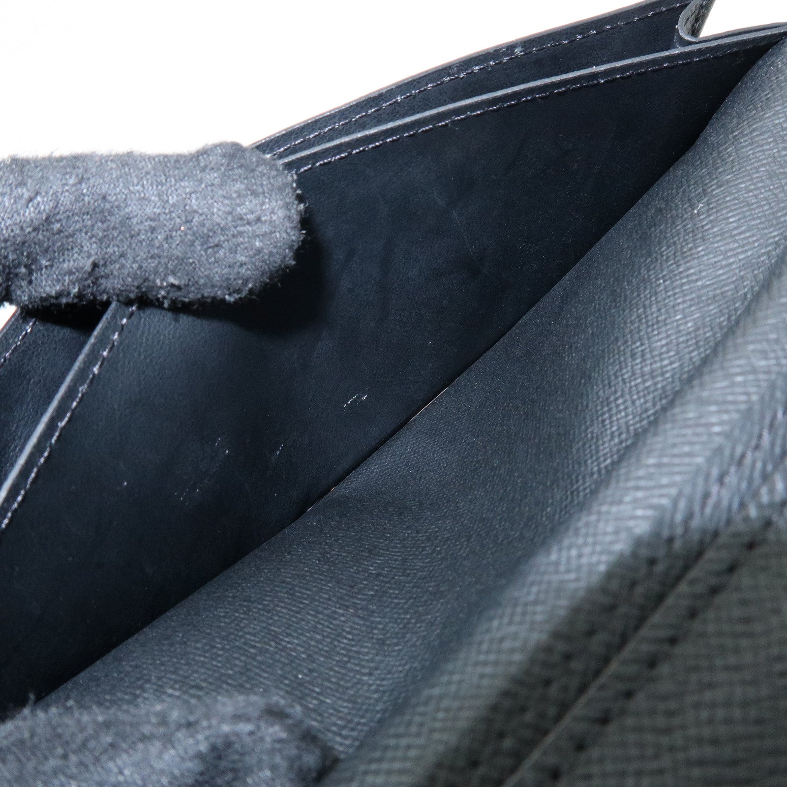 Louis Vuitton Taiga Portefeuille Long Bi-fold Wallet Noir M30541