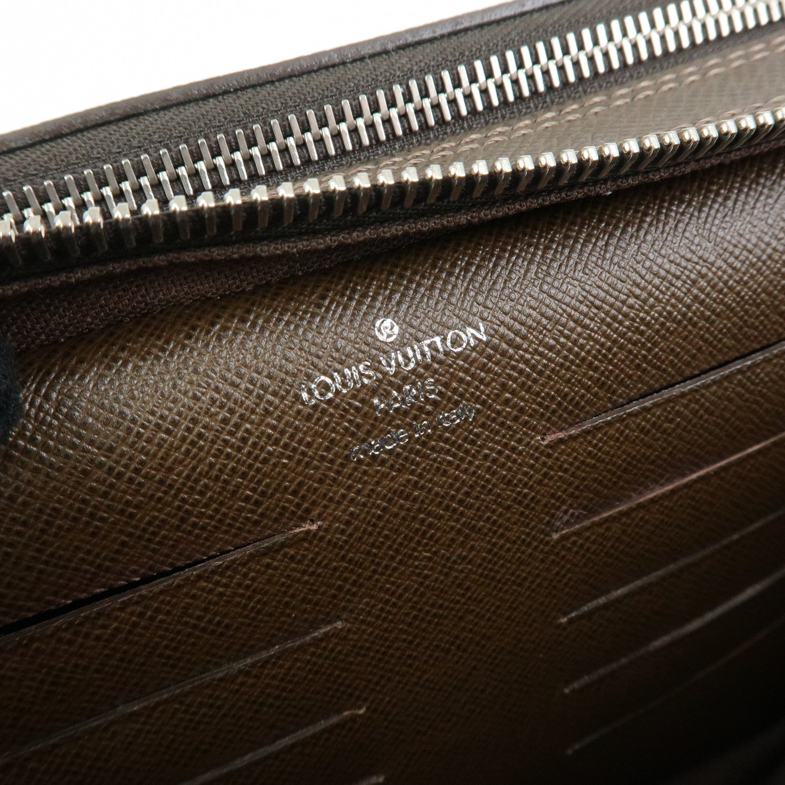 Louis Vuitton Taiga Neo Pavel Leather Clultch Bag Grizzly M31148