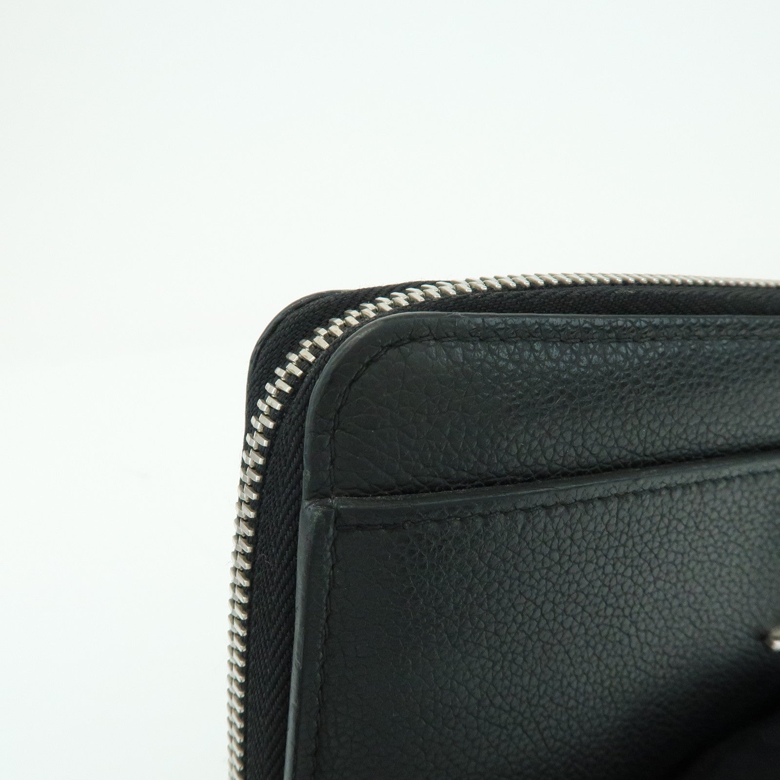 Louis Vuitton Leather Lockme Round Zippy Long Wallet Noir M62622