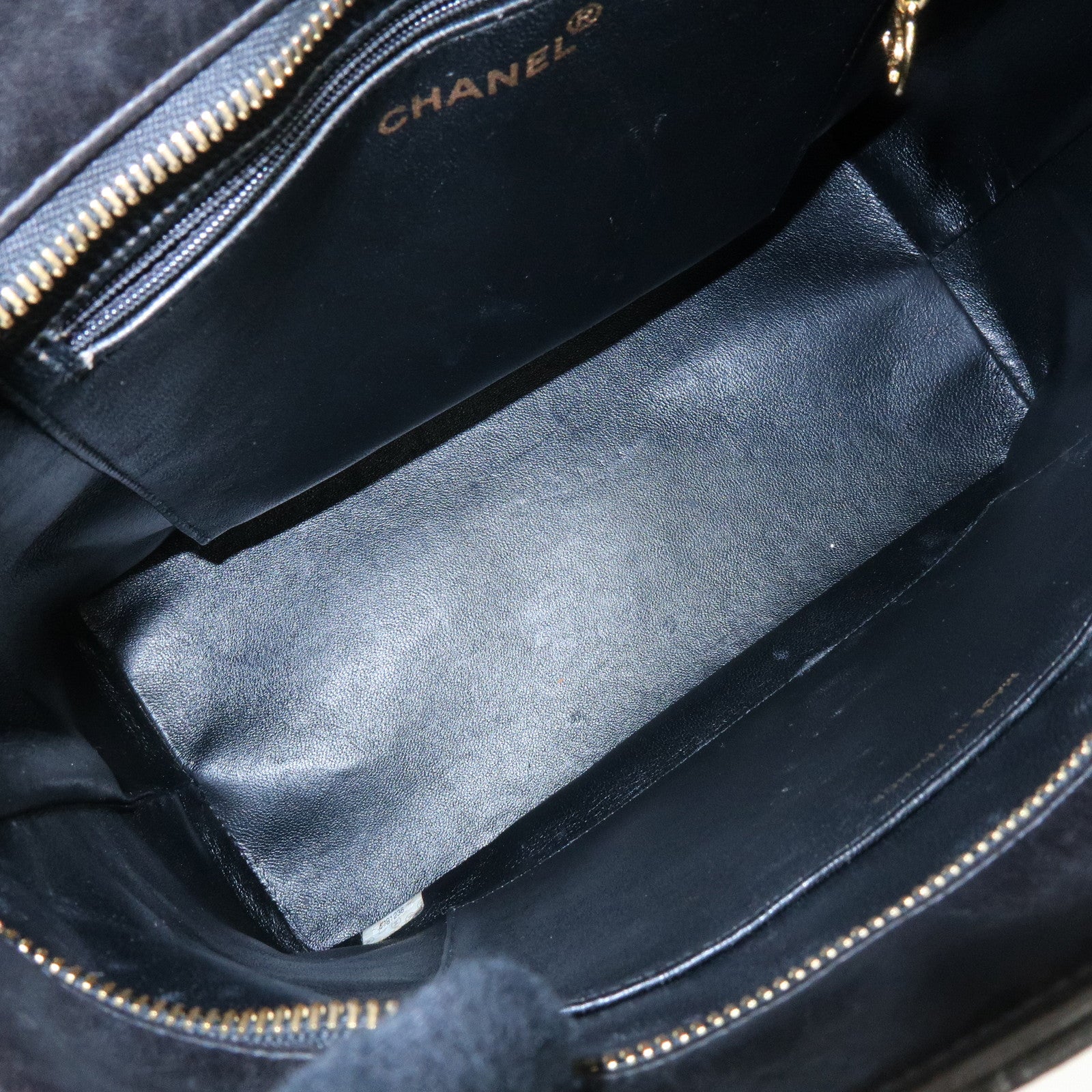 CHANELMatelasse COCO Mark Lambskin Medallion Tote Bag Black A01804