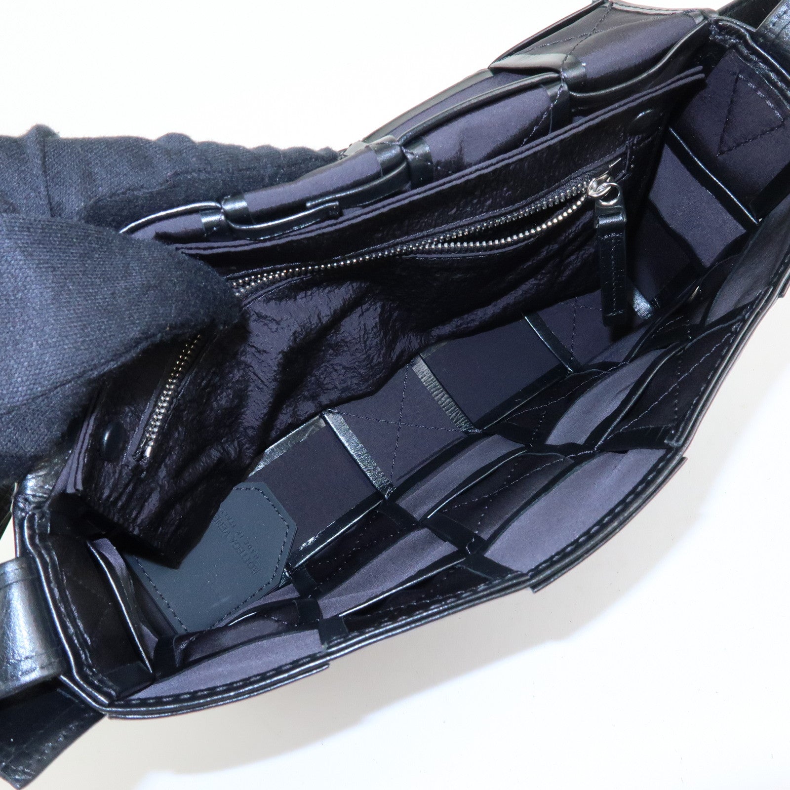 BOTTEGA VENETA Cassette Maxi Intrecciato Leather Shoulder Bag 578004