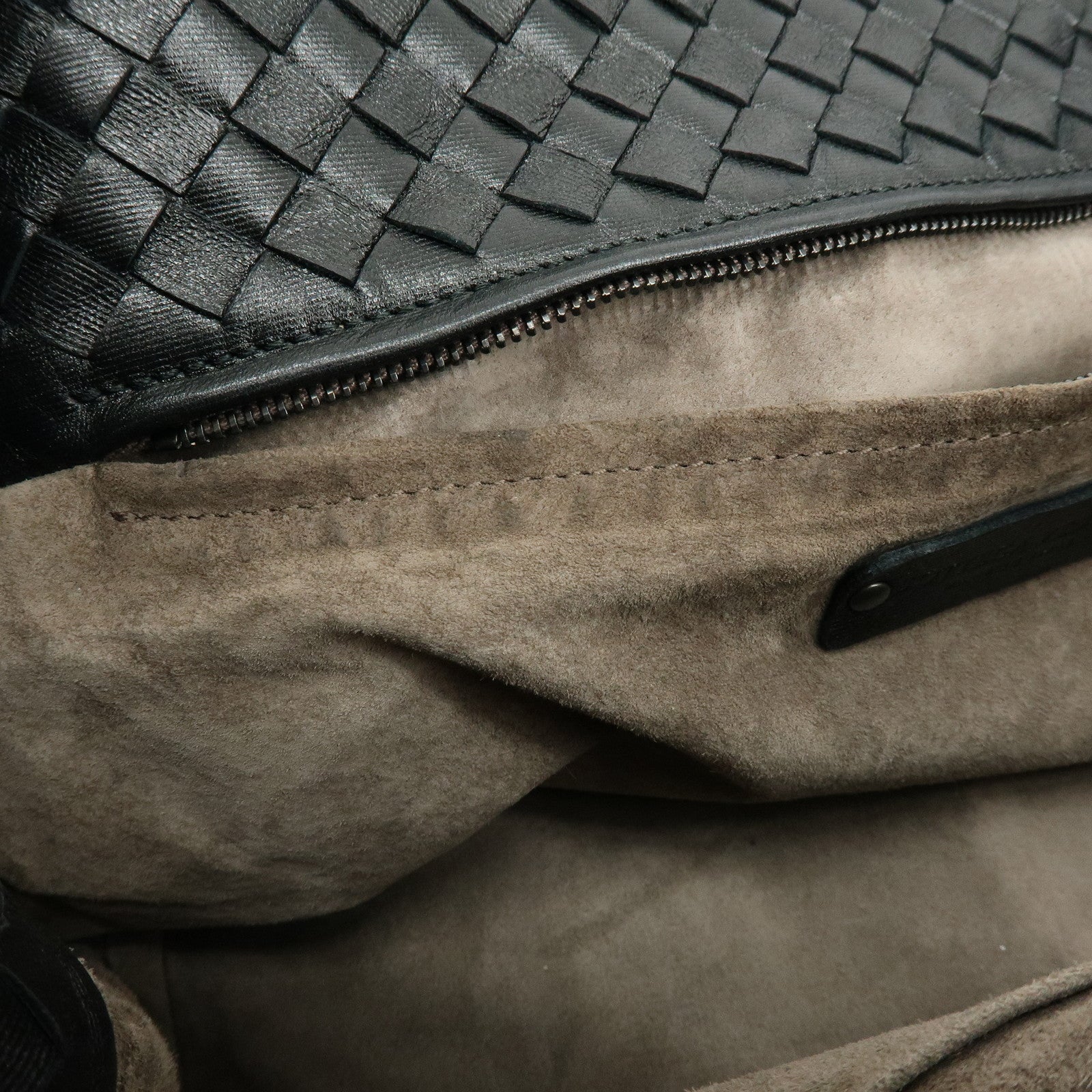 BOTTEGA VENETA Intrecciato Chester Leather Shoulder Bag Tote Bag Black