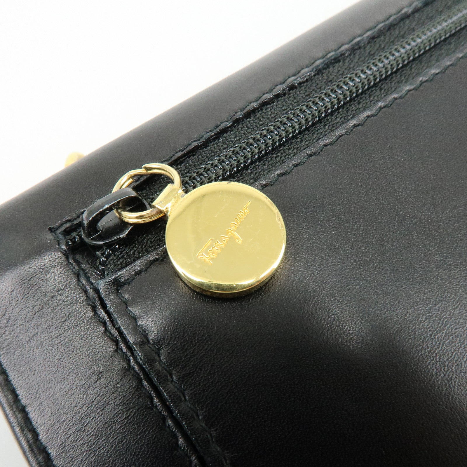 Ferragamo Gancini Leather Compact Wallet Shoulder Wallet Black