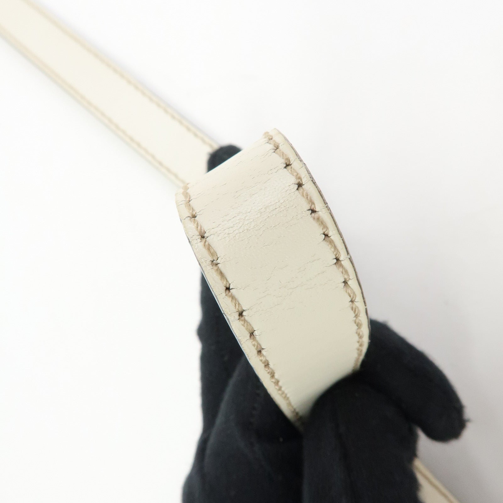 GUCCI GG Supreme Leather Shoulder Bag Crossbody Bag Beige Ivory 223666