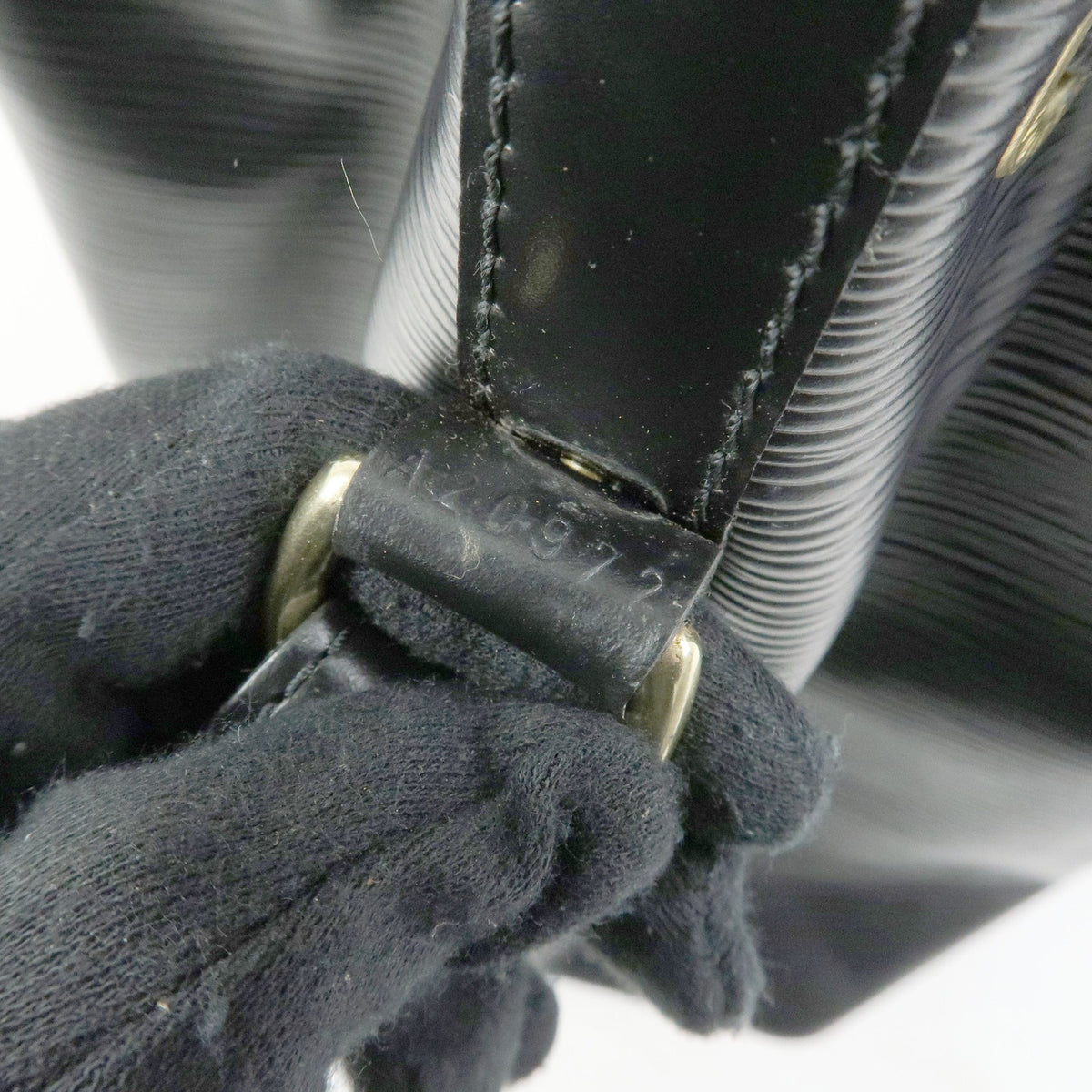 Louis Vuitton Epi Petit Noe Shoulder Bag Noir Black M44102