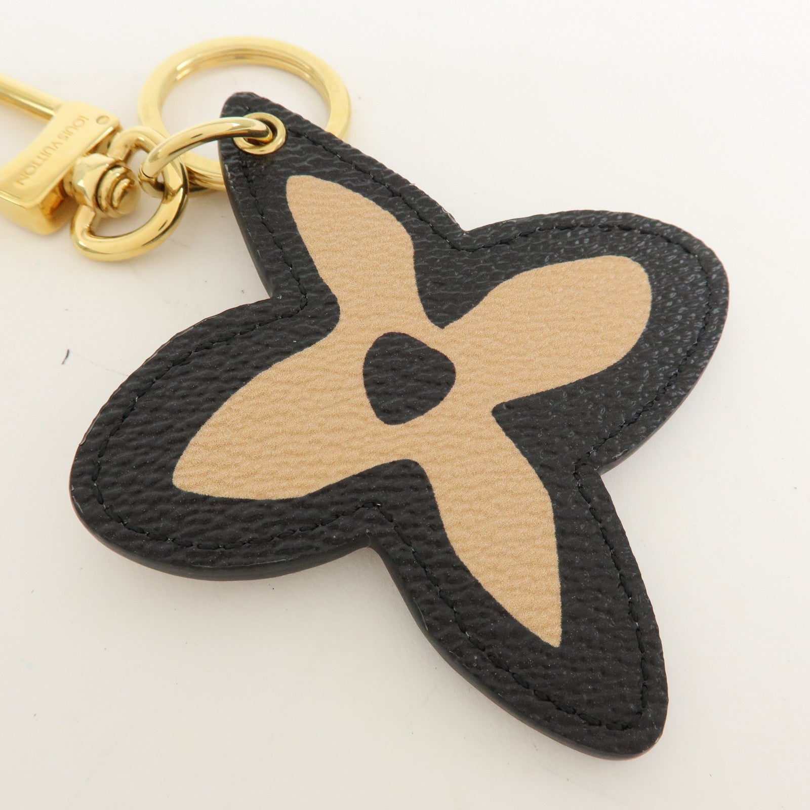 Louis Vuitton Illustre Wild At Heart Bag Charm Key Ring Arizona M00424