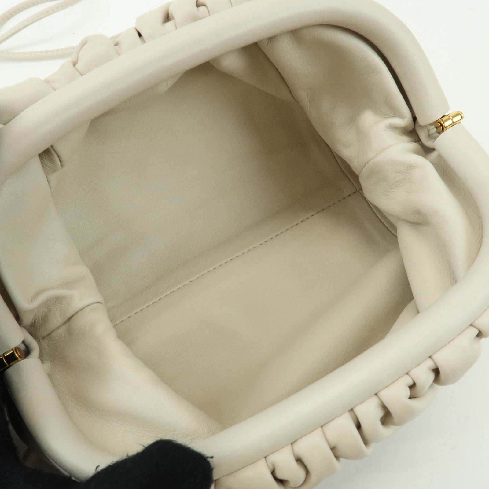 BOTTEGA VENETA Leather Mini The Pouch Shoulder Bag Ivory B08430507I