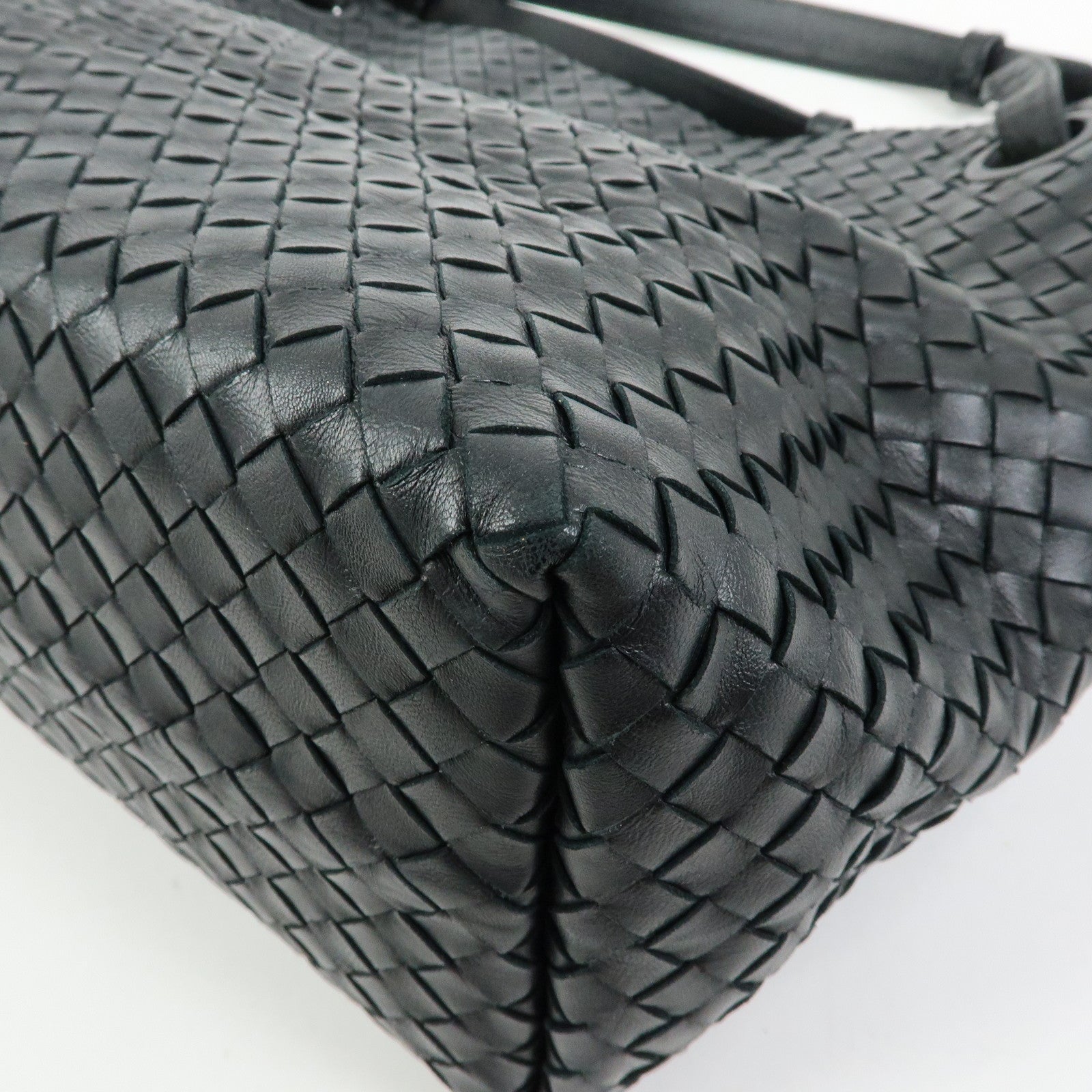 BOTTEGA VENETA Intrecciato Medium Garda Leather Hand Bag Black 179320