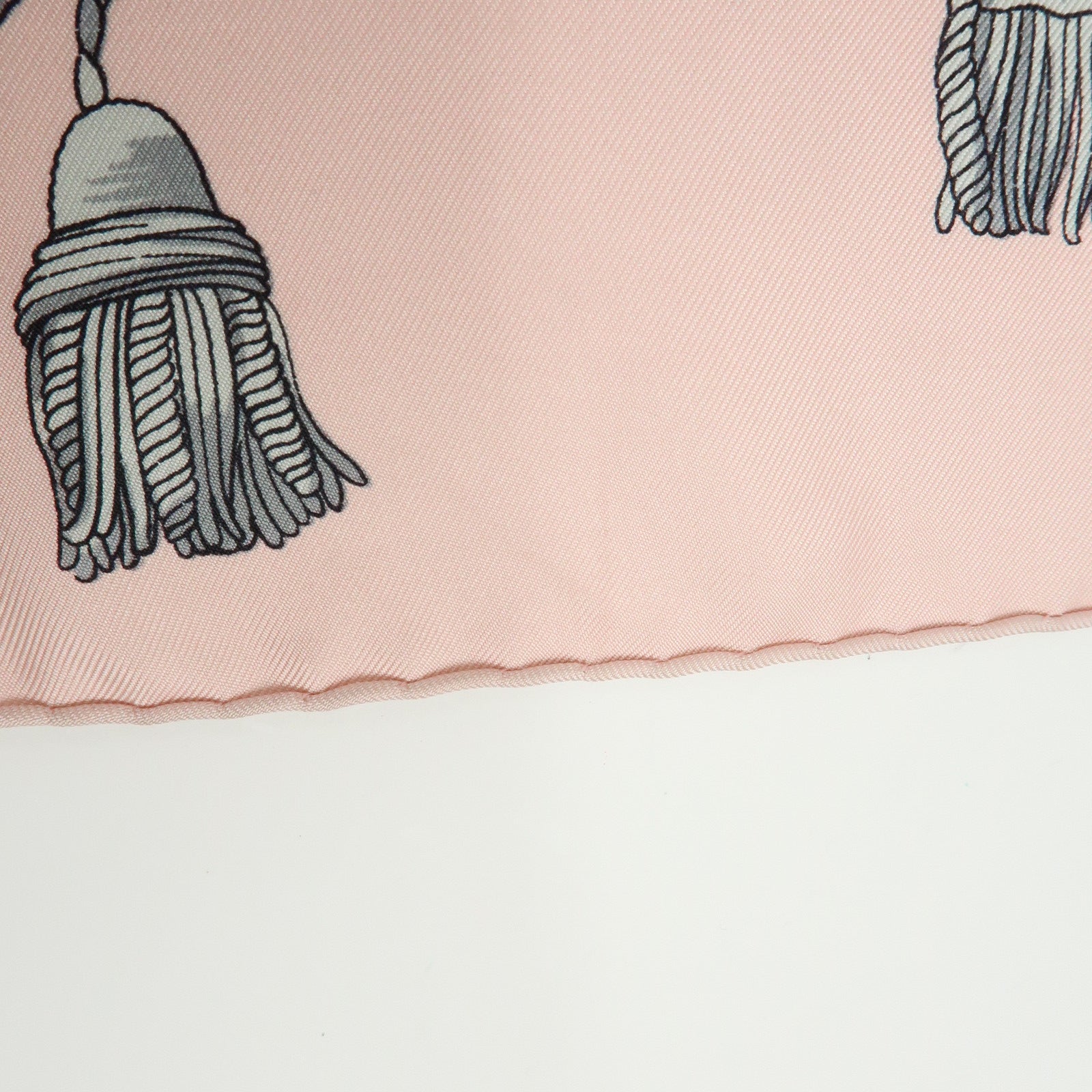 HERMES Carre 90 Silk 100% Scarf VUE DU CARROSSE DE LA GALERE Pink White