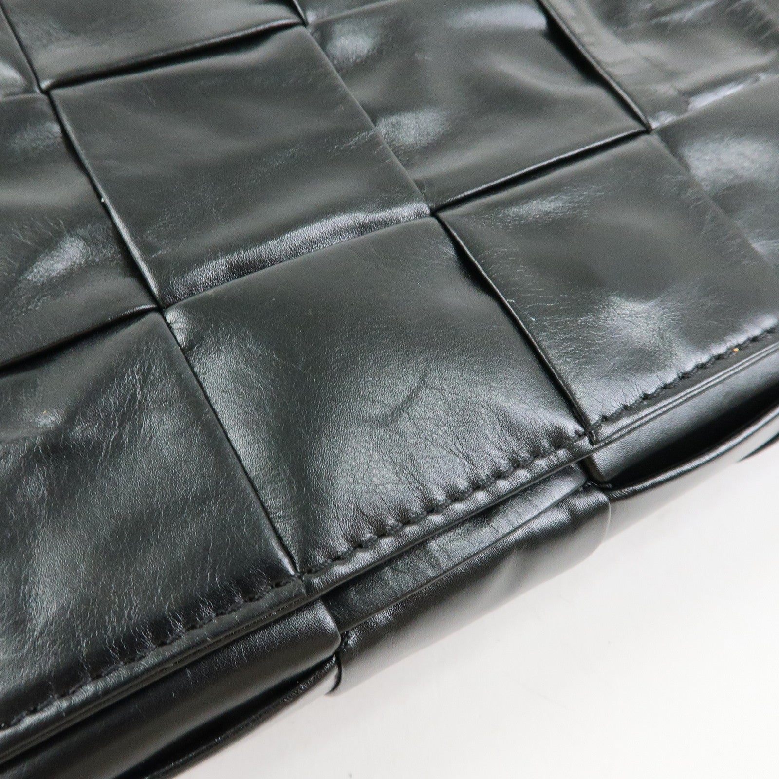 BOTTEGA VENETA Cassette Maxi Intrecciato Leather Shoulder Bag 578004