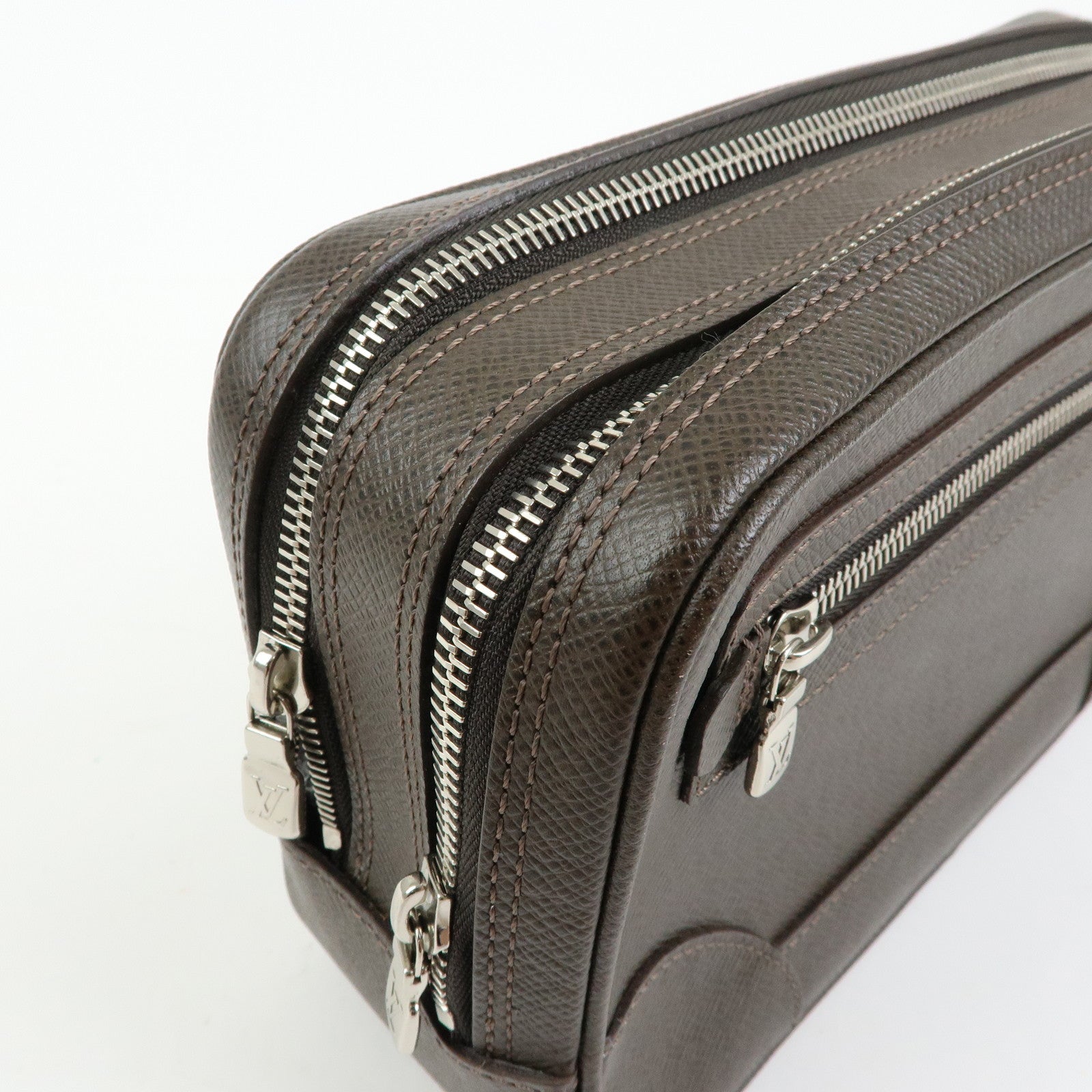 Louis Vuitton Taiga Neo Pavel Leather Clultch Bag Grizzly M31148