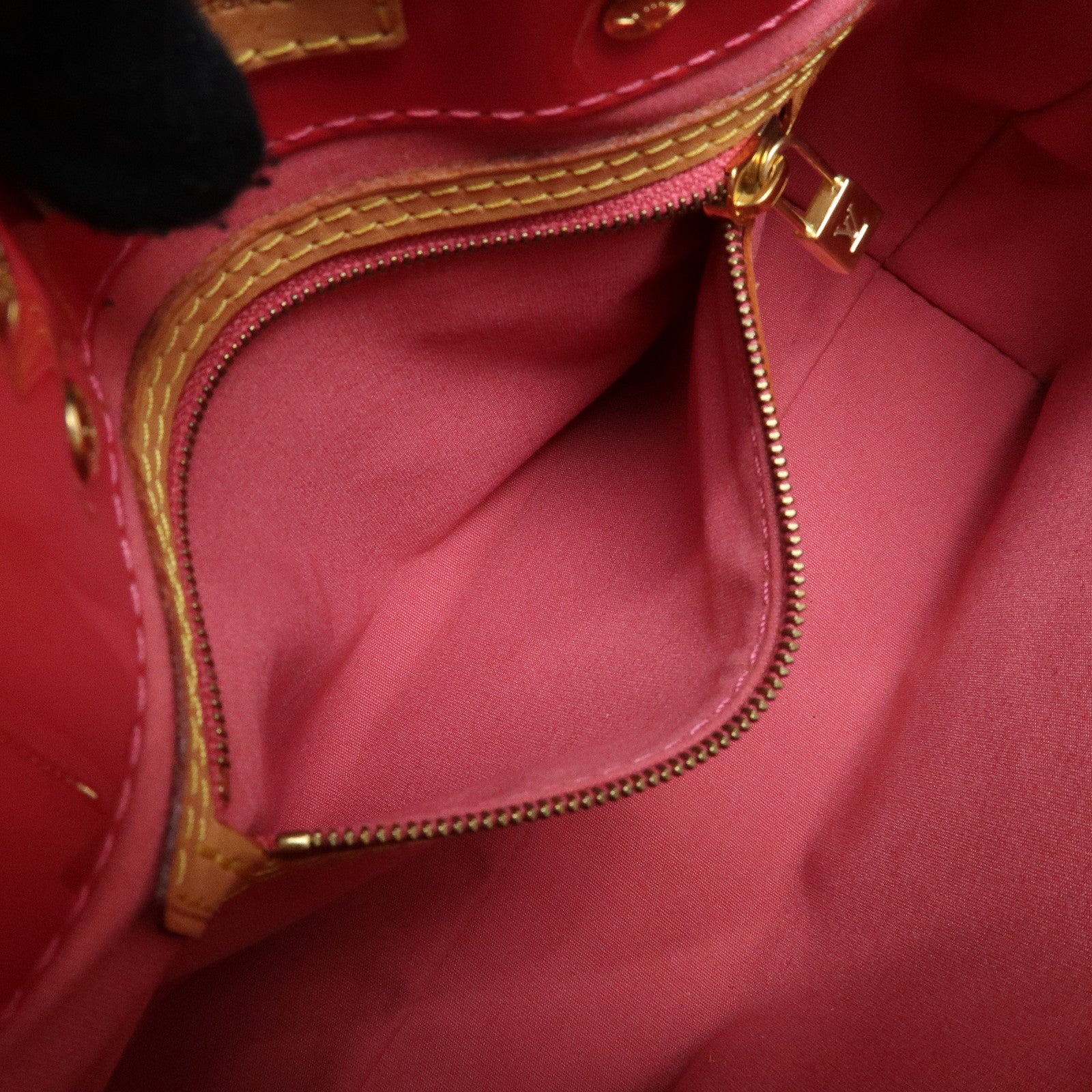 Louis Vuitton Monogram Vernis Reade PM Hand Bag Framboise M9132F