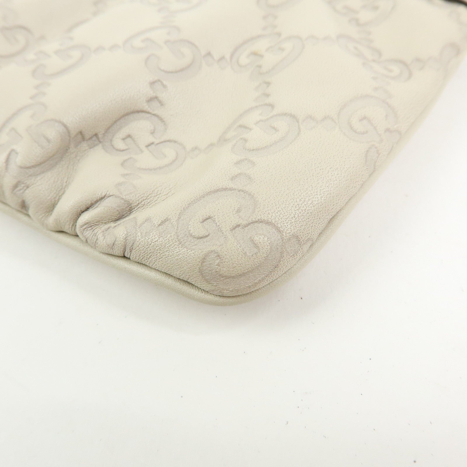 GUCCI Interlocking G Microguccissima Leather Pouch Ivory 212203