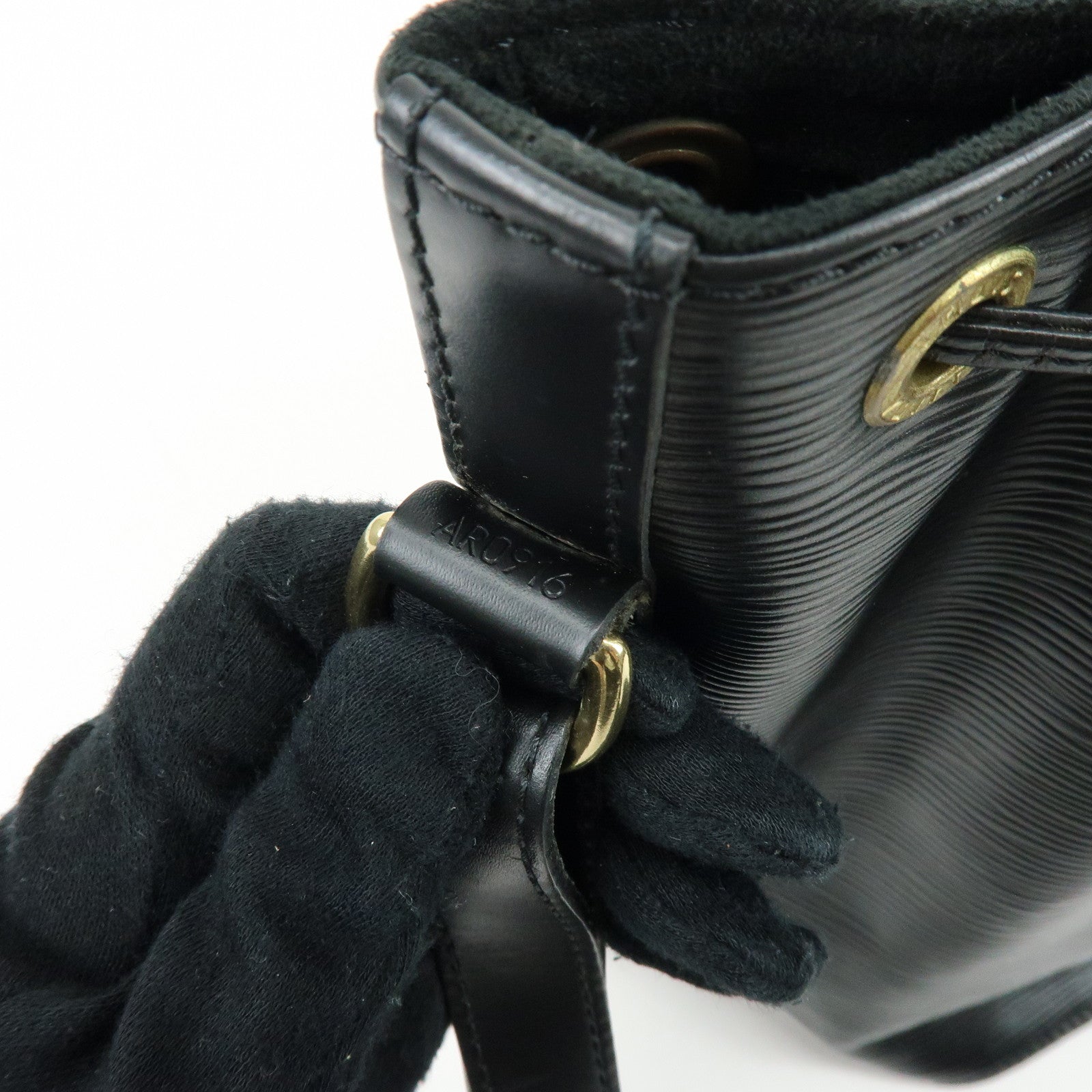 Louis Vuitton Epi Petit Noe Shoulder Bag Noir Black M44102