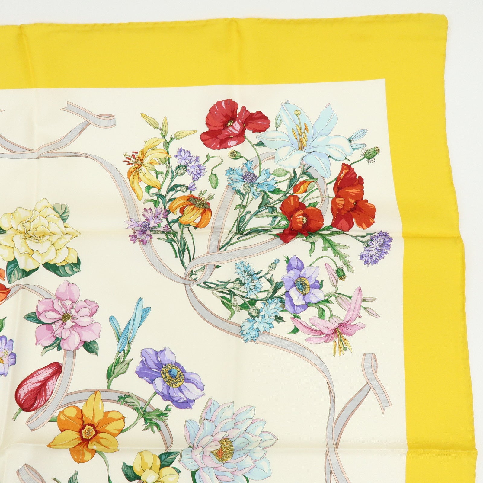 GUCCI Flora Silk 100% Scarf Shawl White Yellow Blue Orange Purple