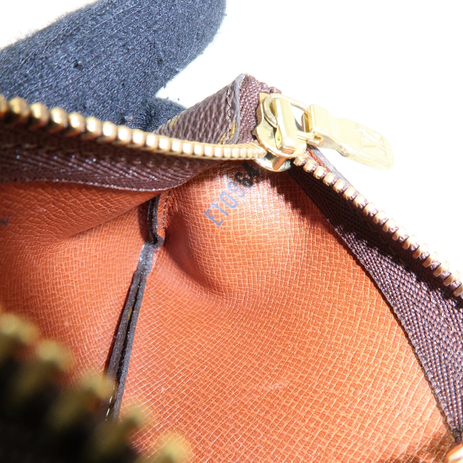 Louis Vuitton Monogram Pochette Cles Coin Case Key Case M62650