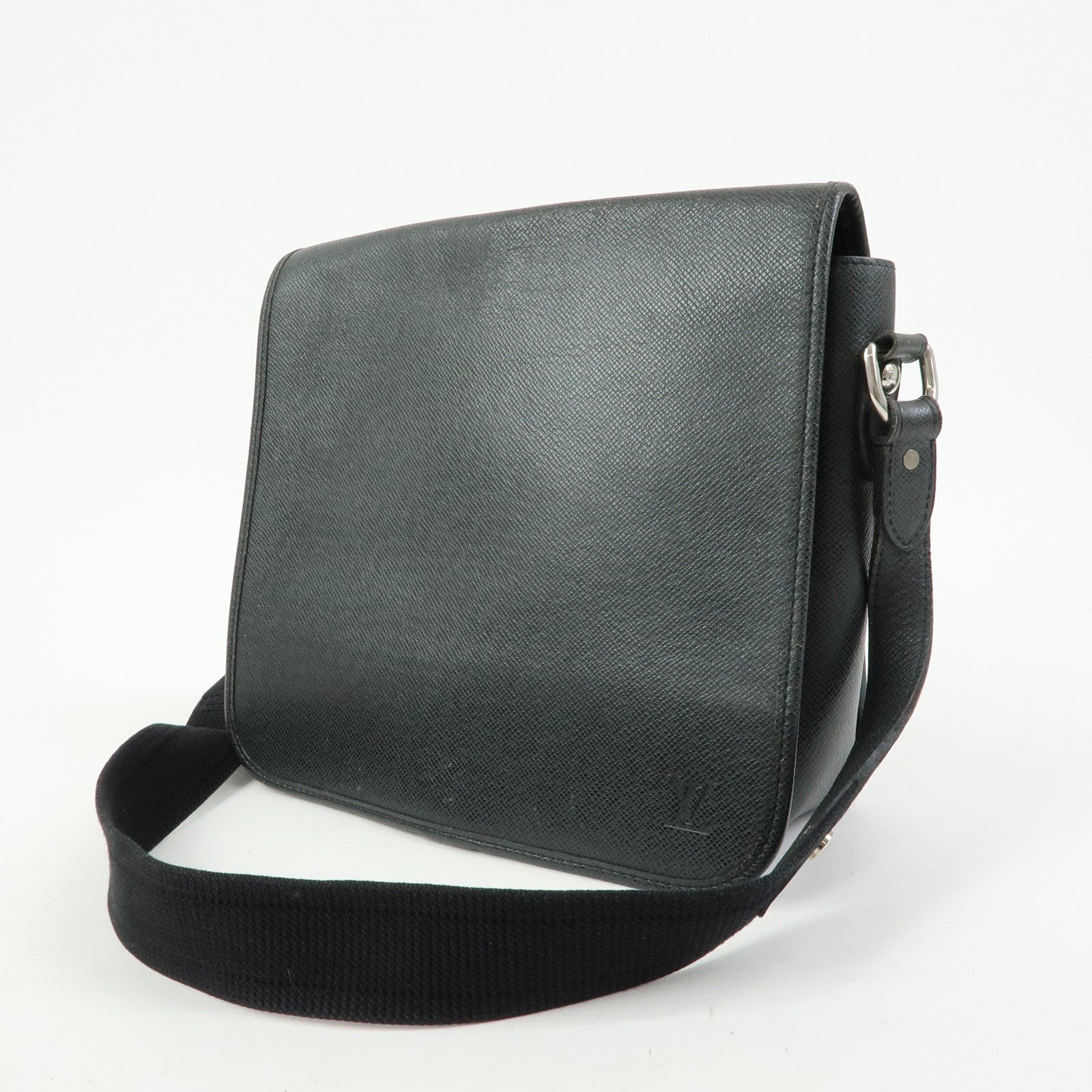 Louis Vuitton Taiga Andrei Leather Shoulder Bag Ardoise M32482