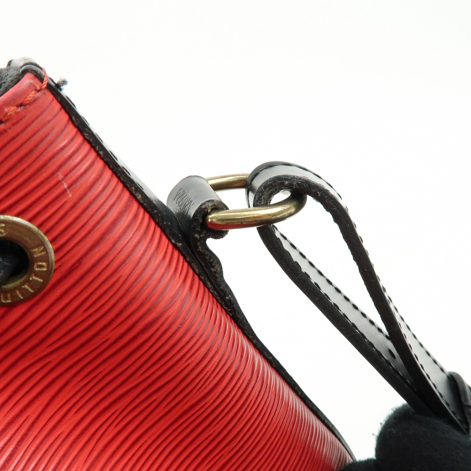Louis Vuitton Epi Petit Noe Shoulder Bag Noir Castilian Red M44172